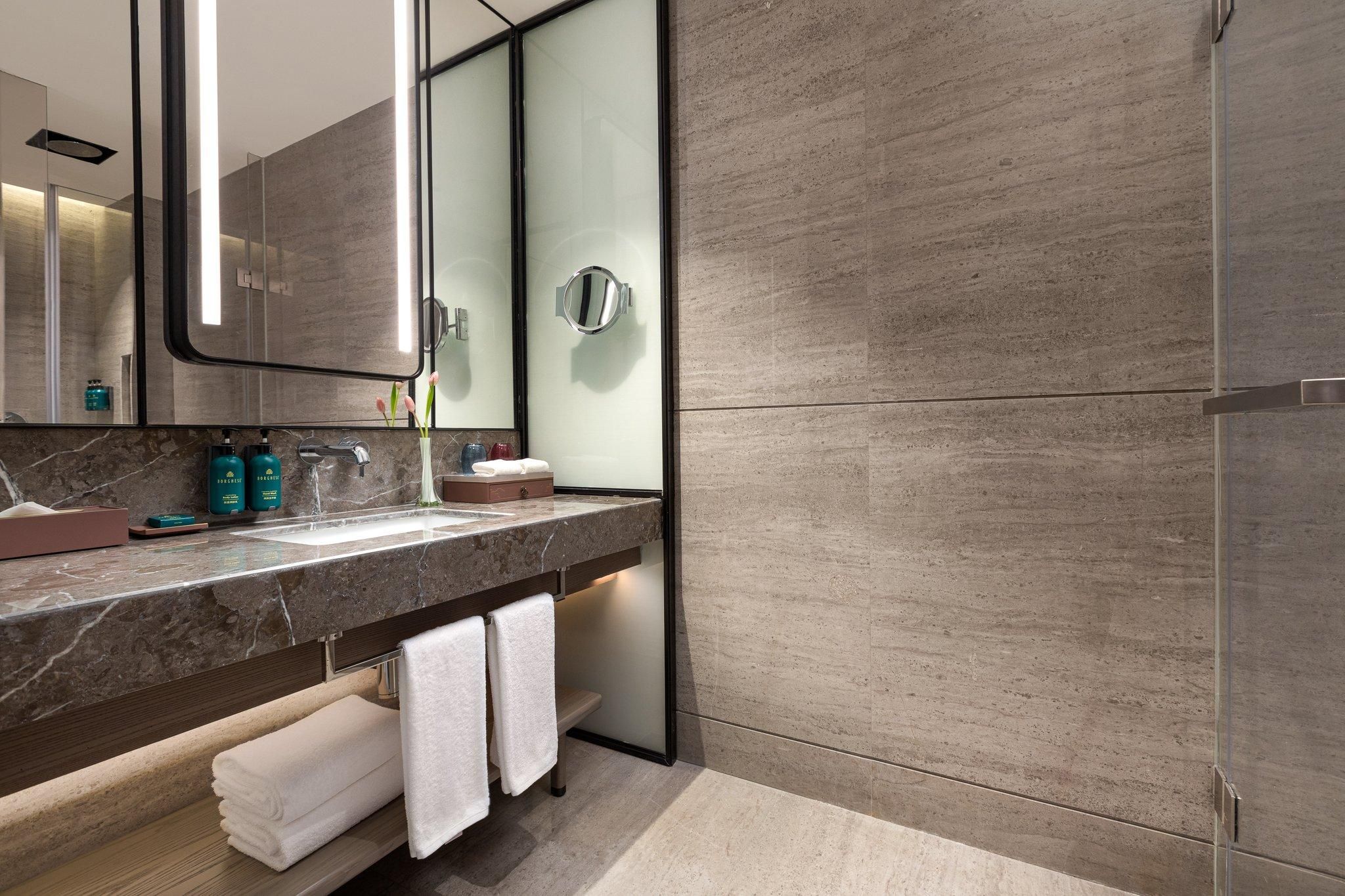 1 King Standard Balcony