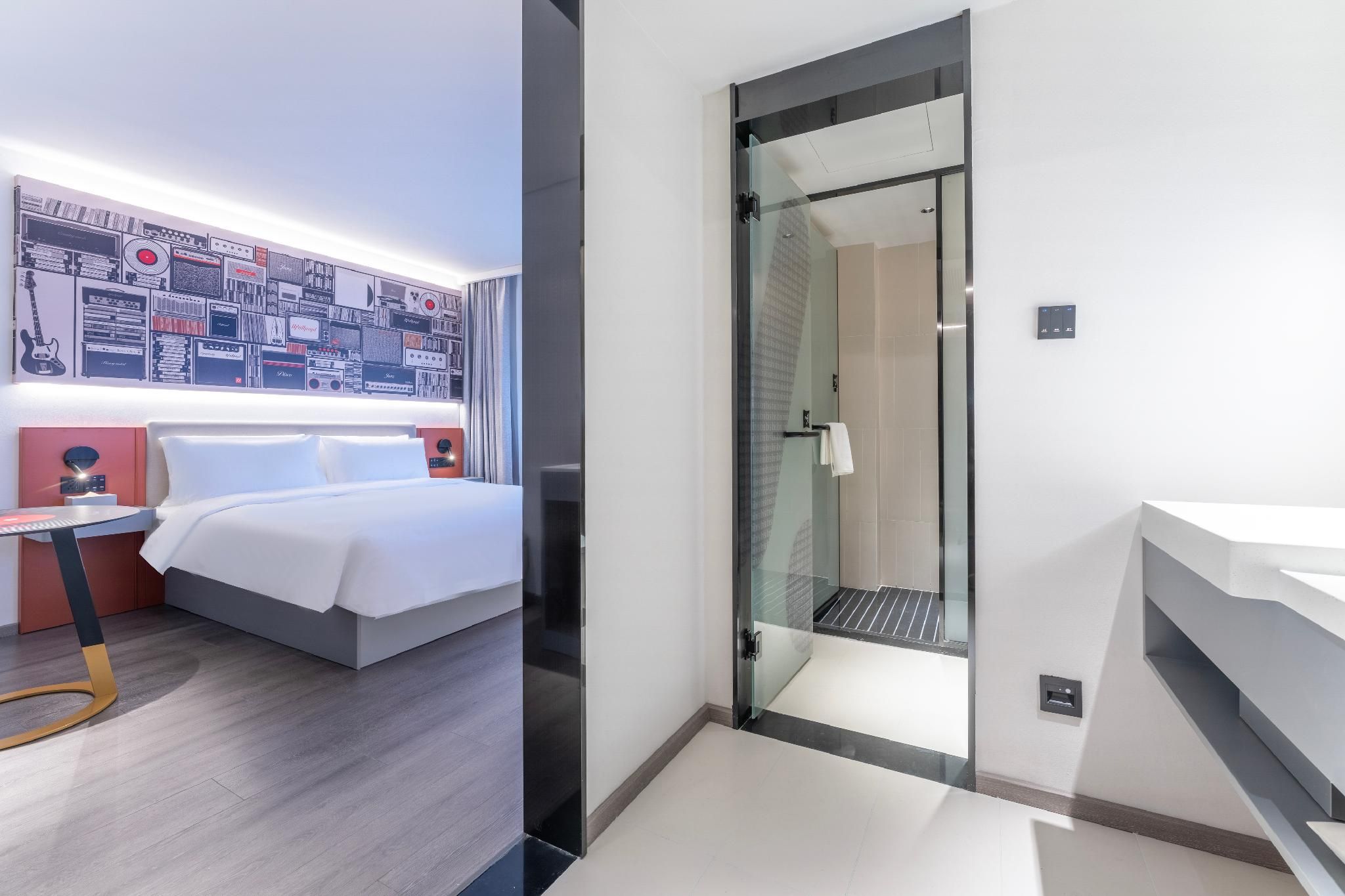 Huazhu - Room With Bed