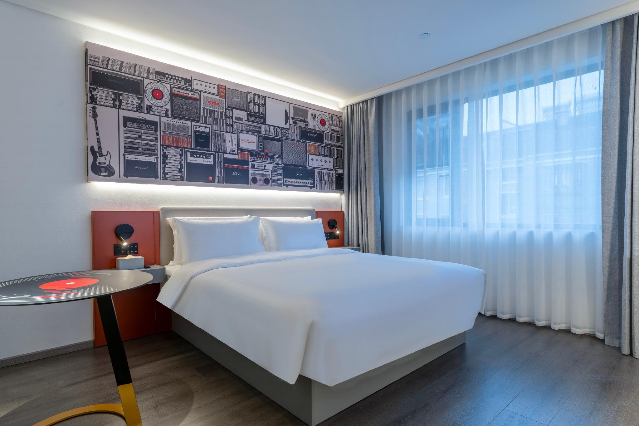 Huazhu - Room With Bed