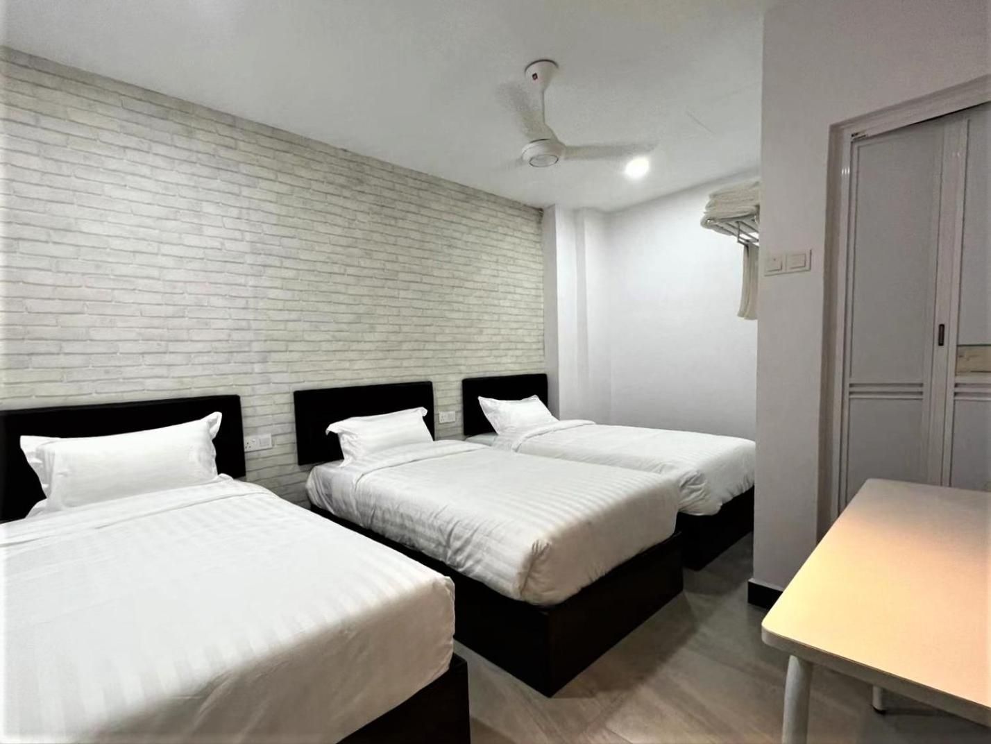 Triple Room with Shower - Non-Smoking