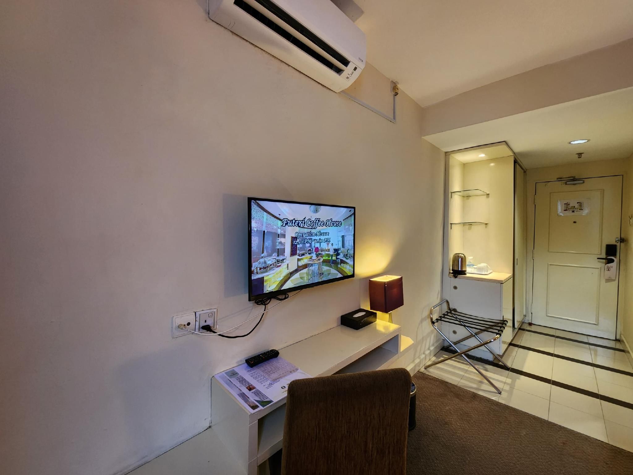 The Grand Puteri Hotel Superior King 3