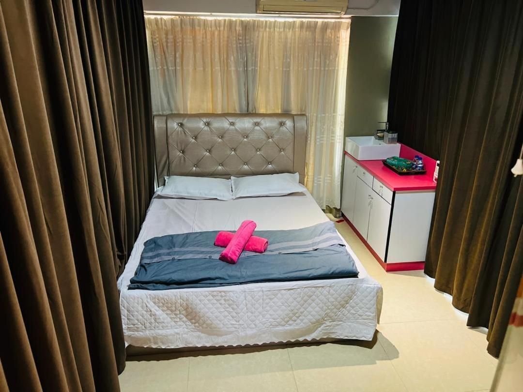 Queen Room with Shared Bathroom