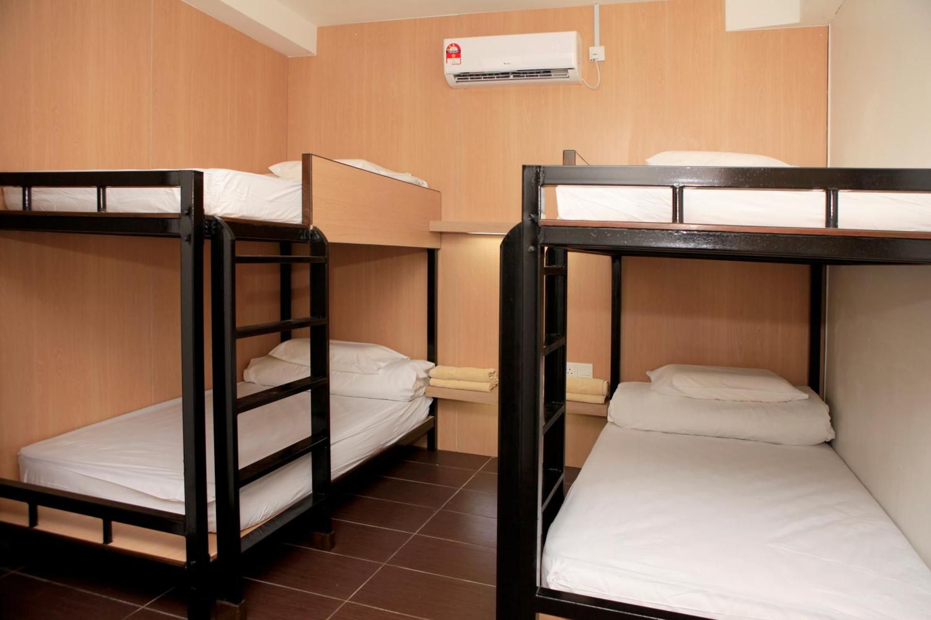 MP HOSTEL 4-Bed Mixed Dormitory Room