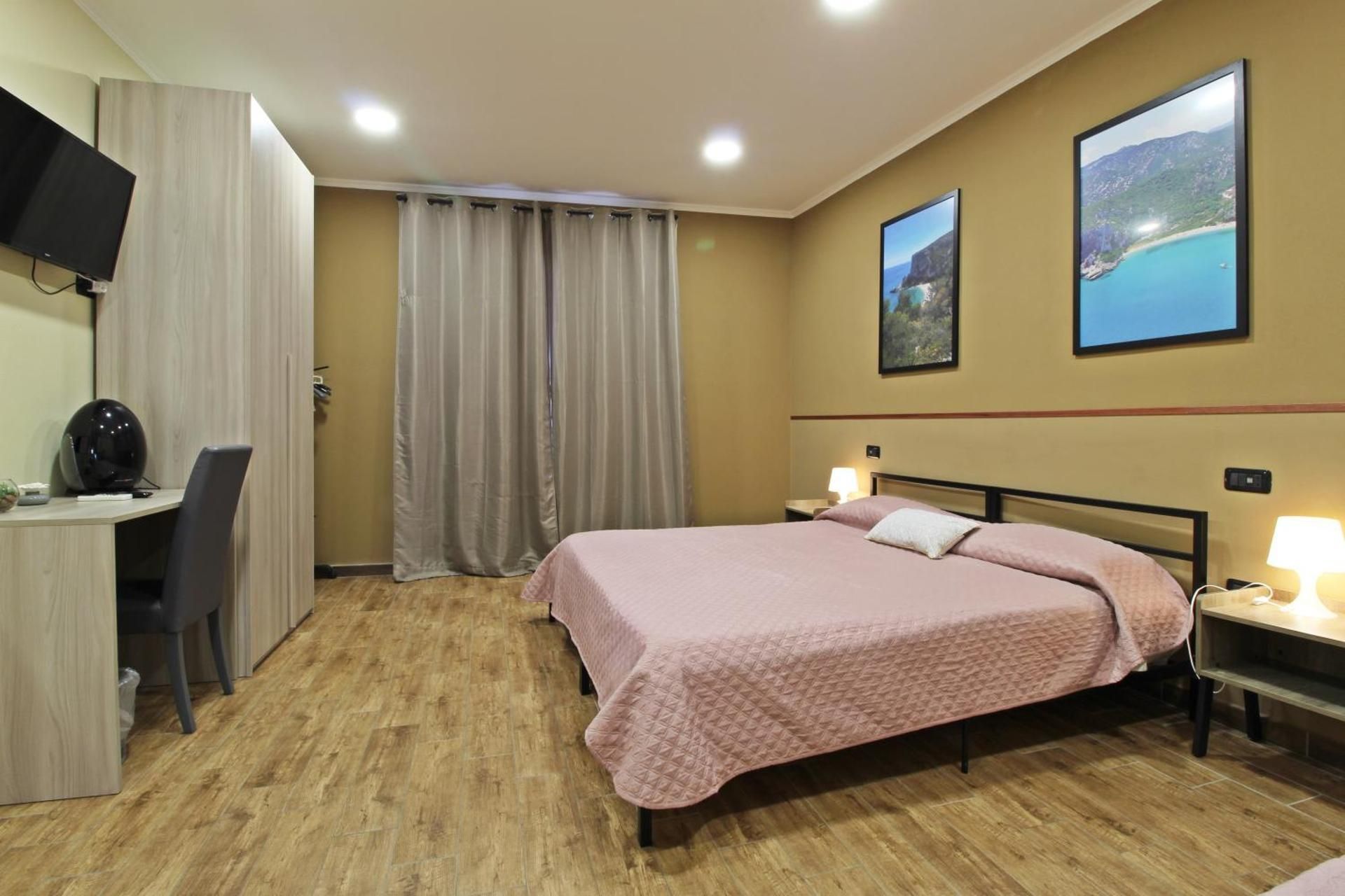 Large Double Room