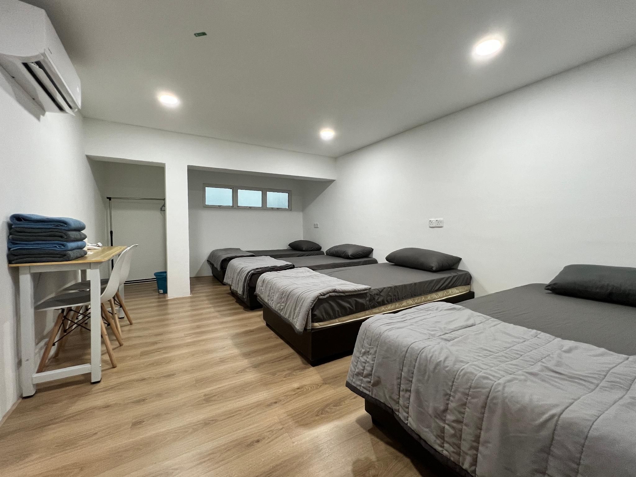Quadruple with Shared Bathroom
