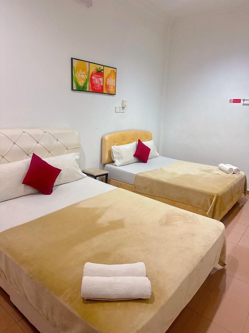 Dzuha Inn Family Room without Window