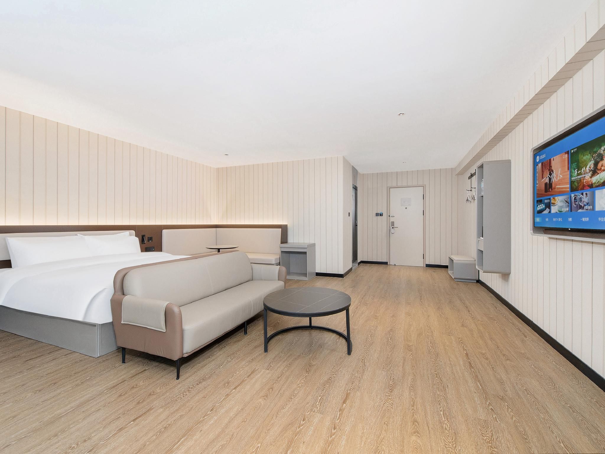 Huazhu - Deluxe Bed Room