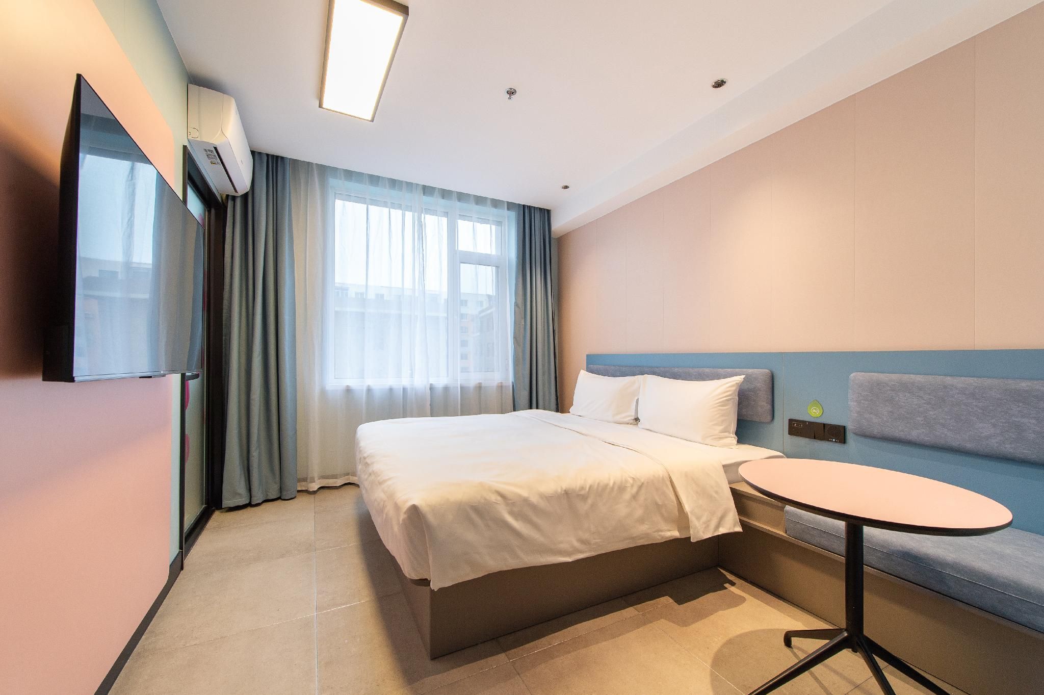 Feature Queen Room