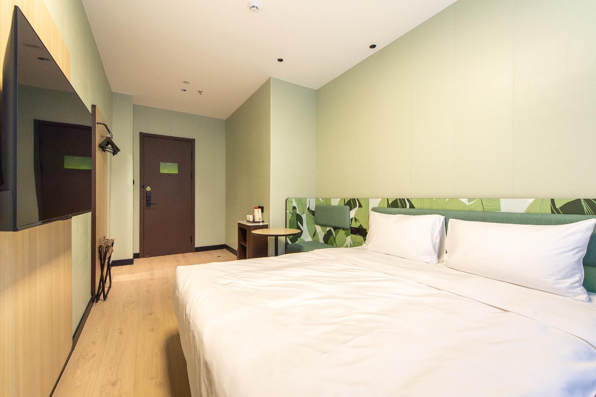 Feature Queen Room