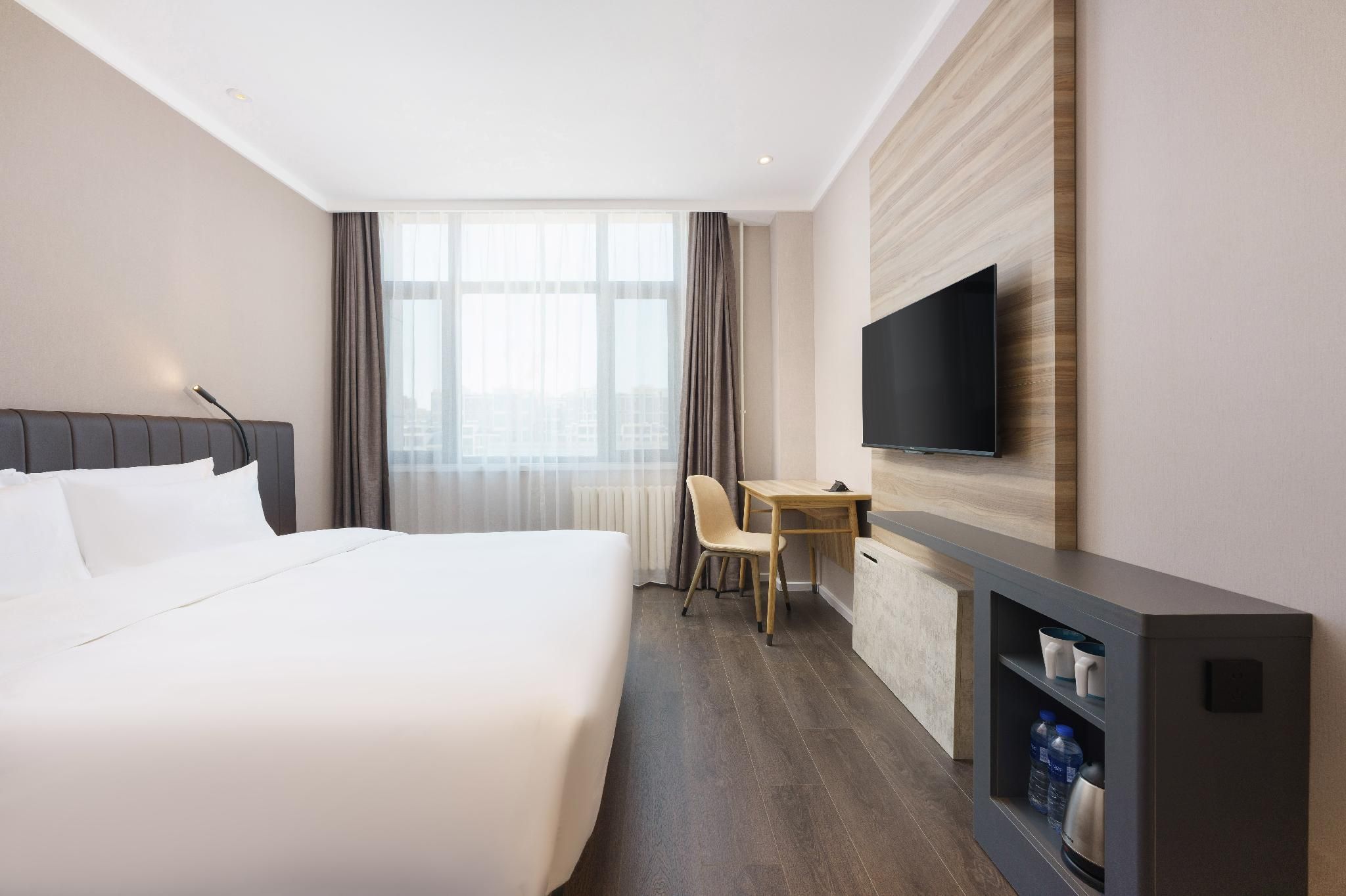 Business Queen Bed Room