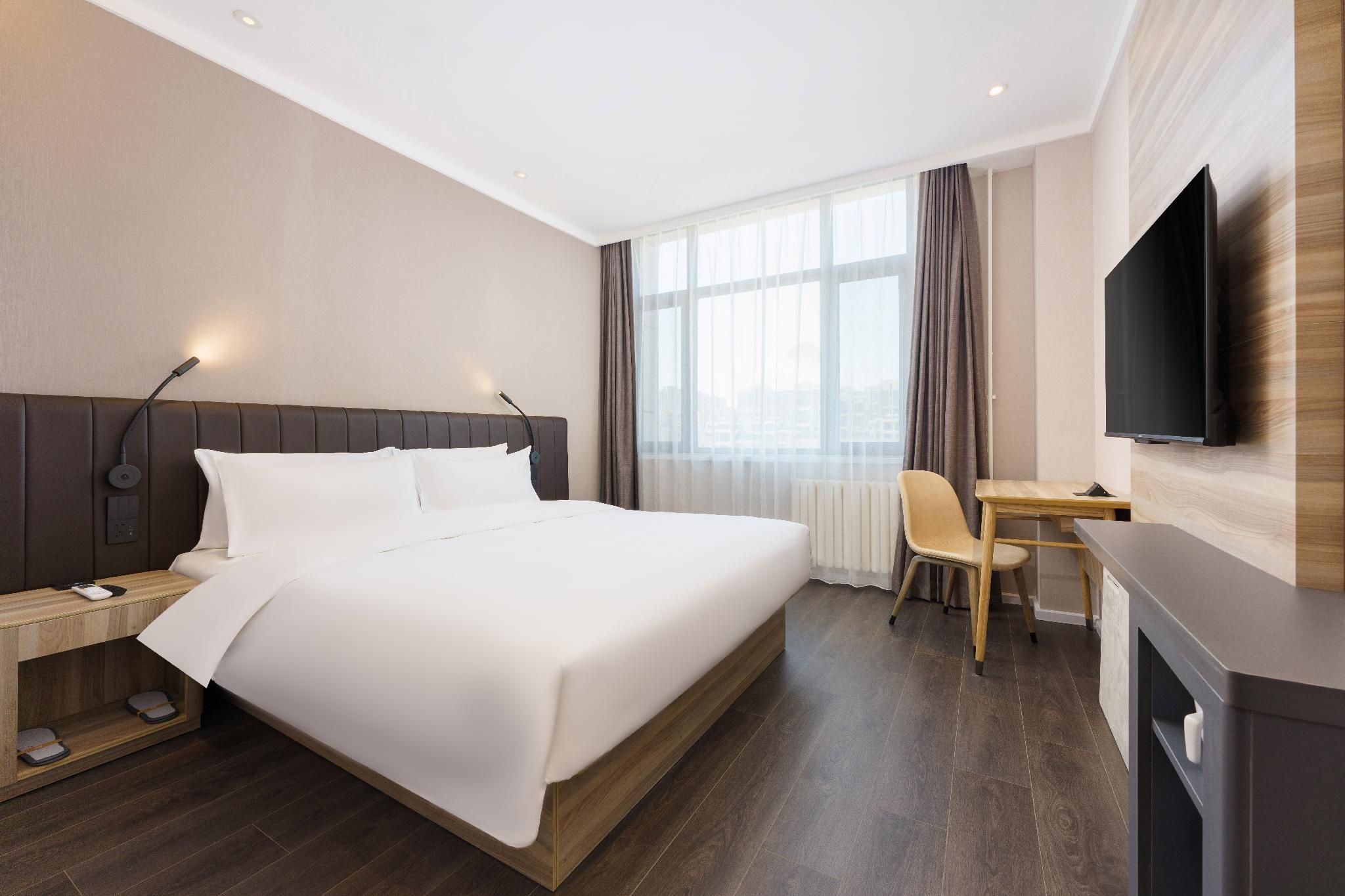 Business Queen Bed Room