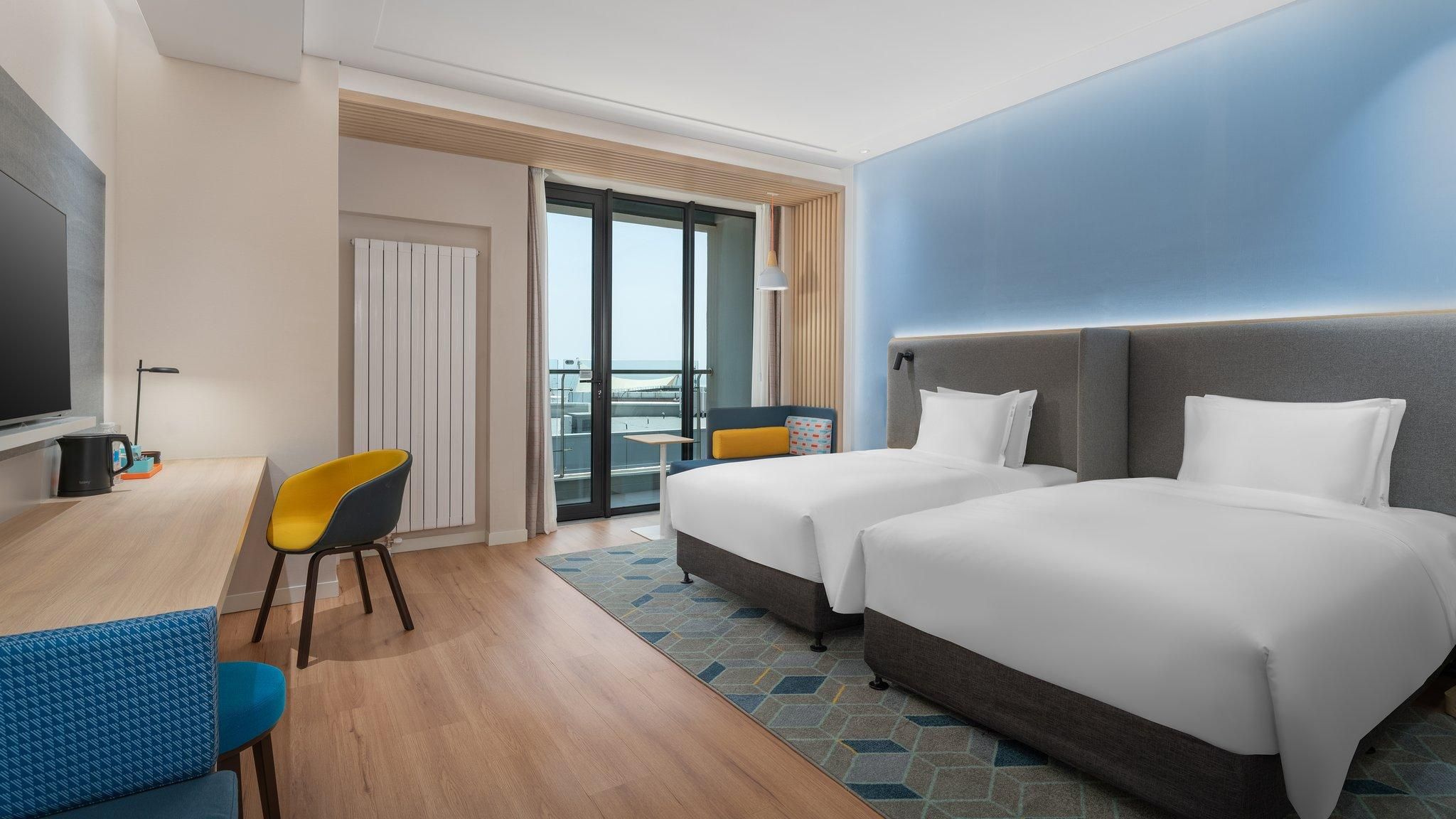 2 Twin Standard Sea View Extra Floor Space