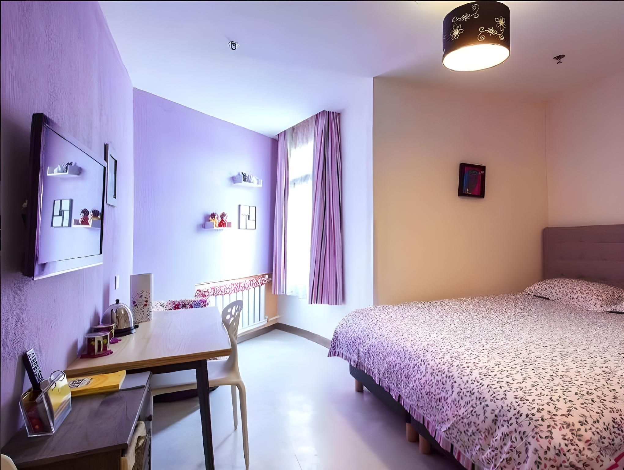 Business Queen Room