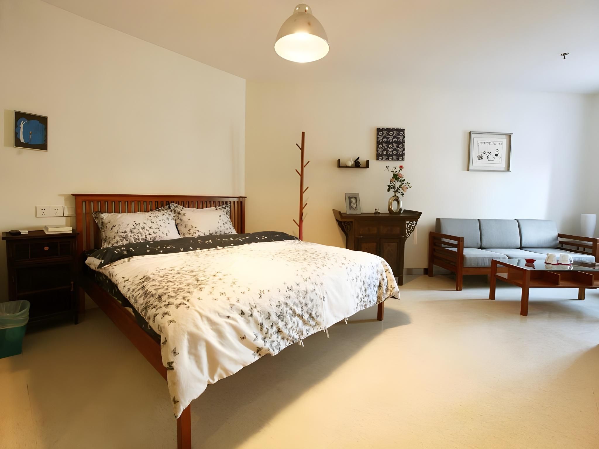 Business Queen Room