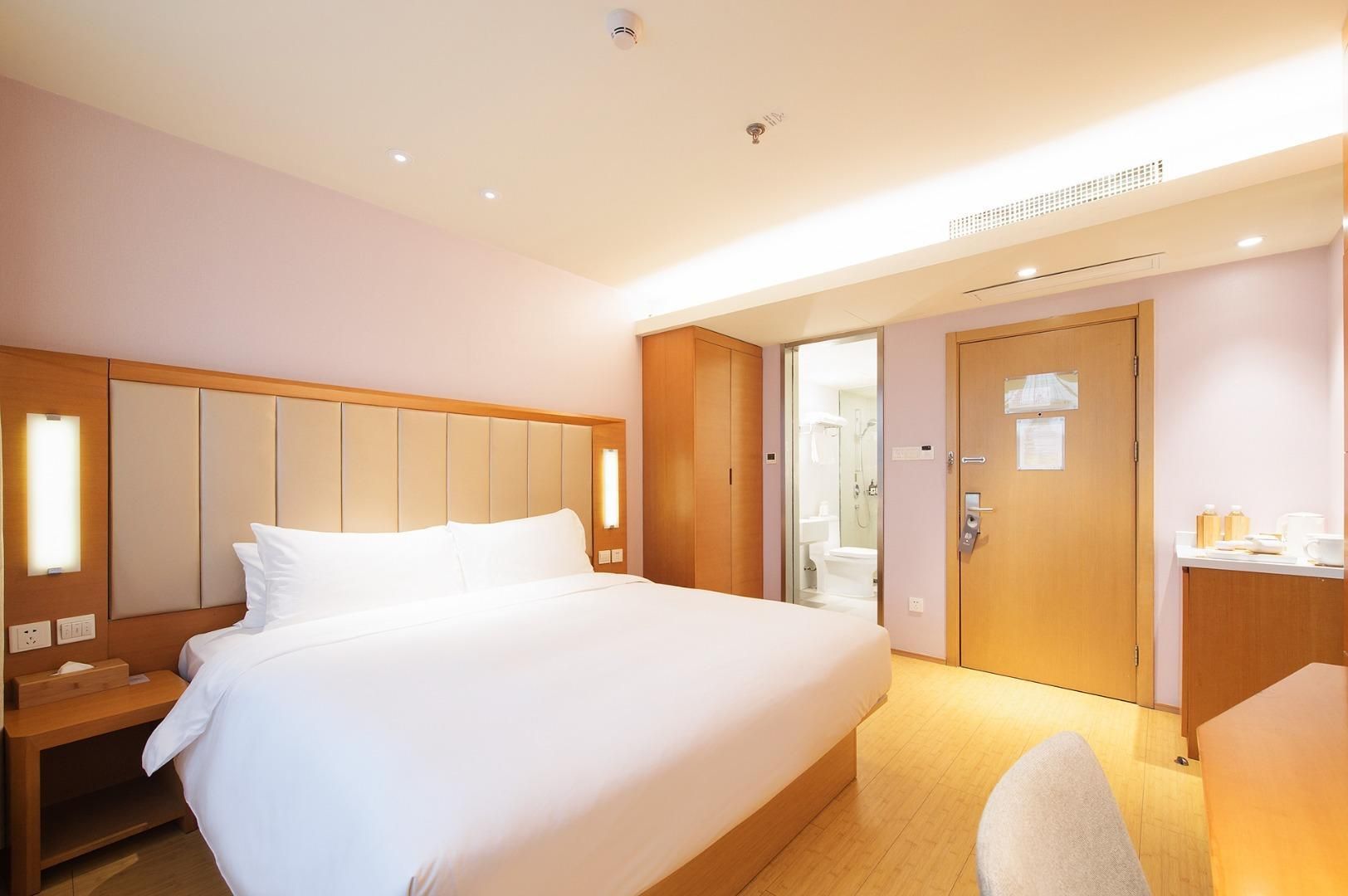 Hotel Queen Room
