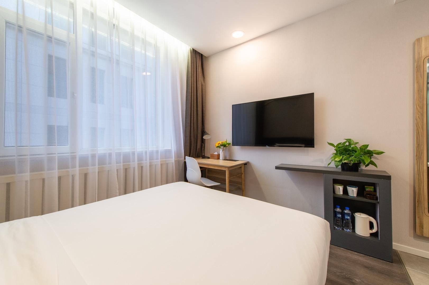 Huazhu - Room With Bed