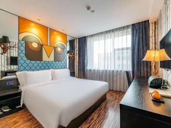 Hotel Queen Room