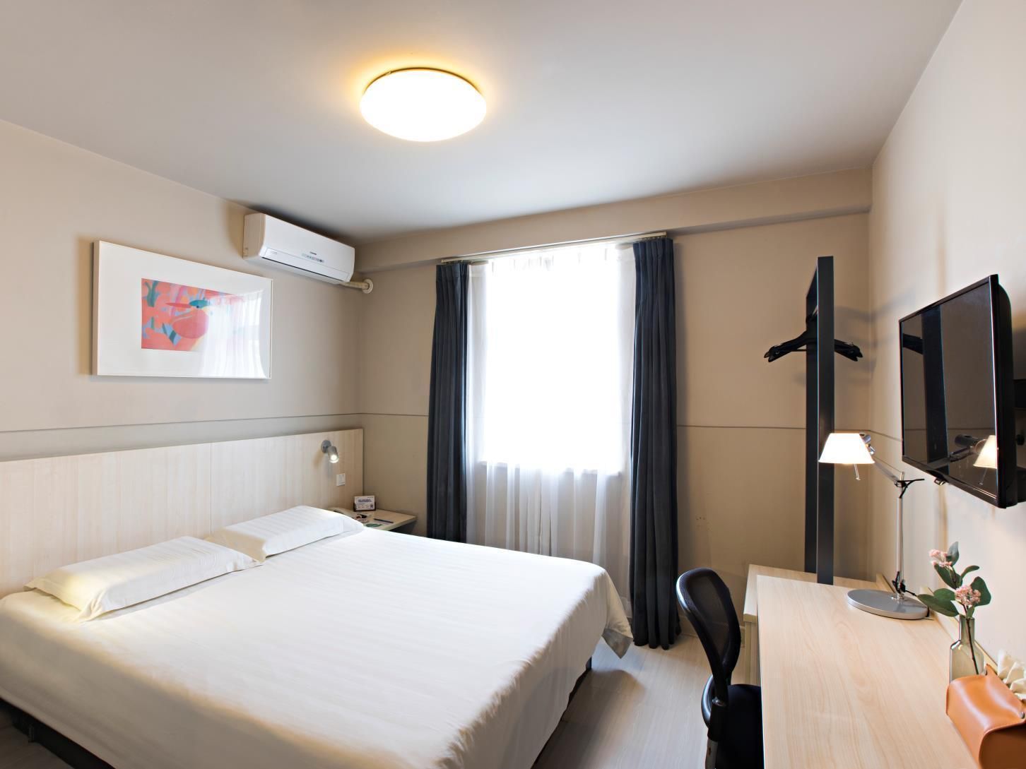 WH - Superior Destress Bed Room