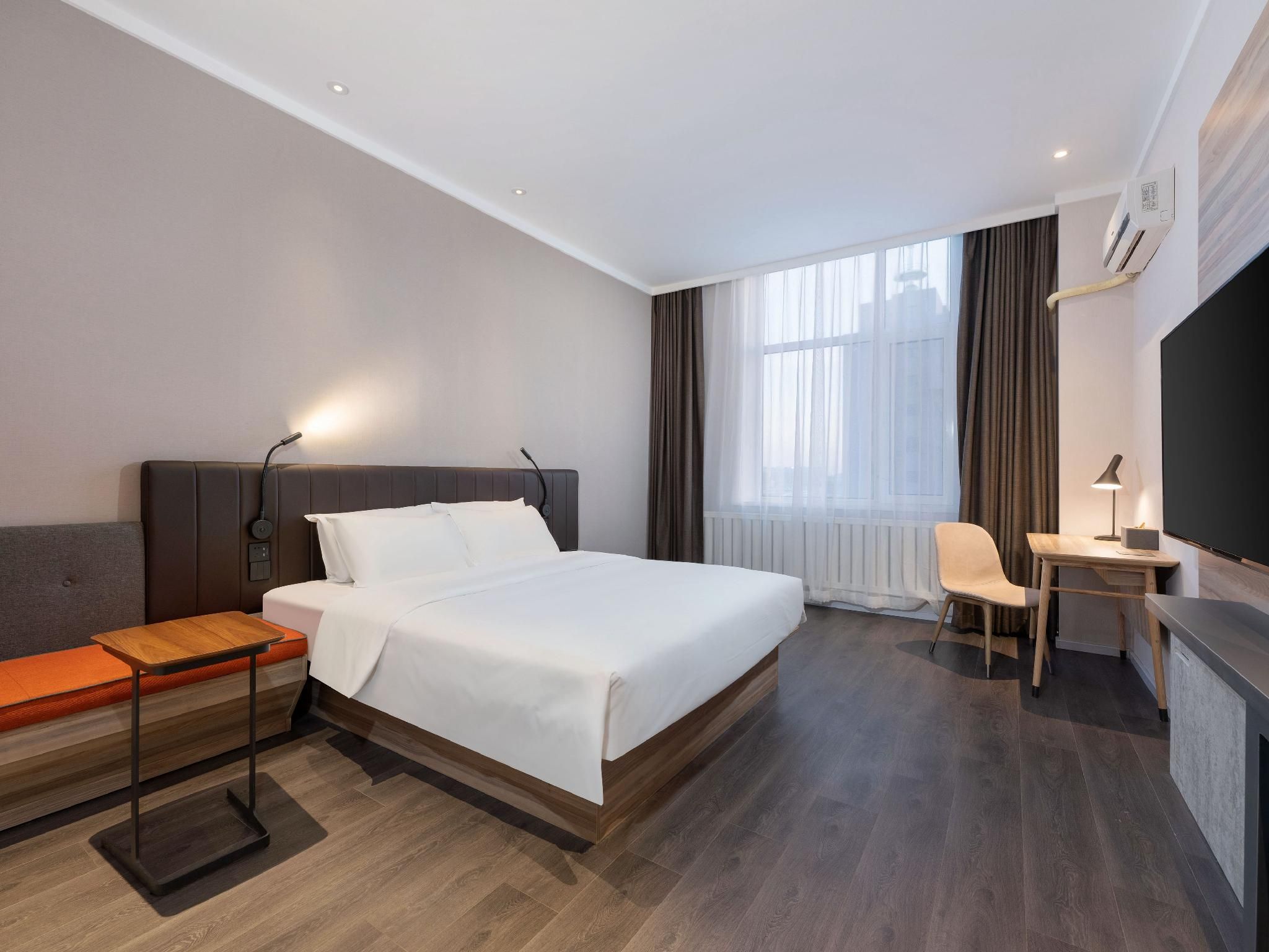 Business Queen Bed Room