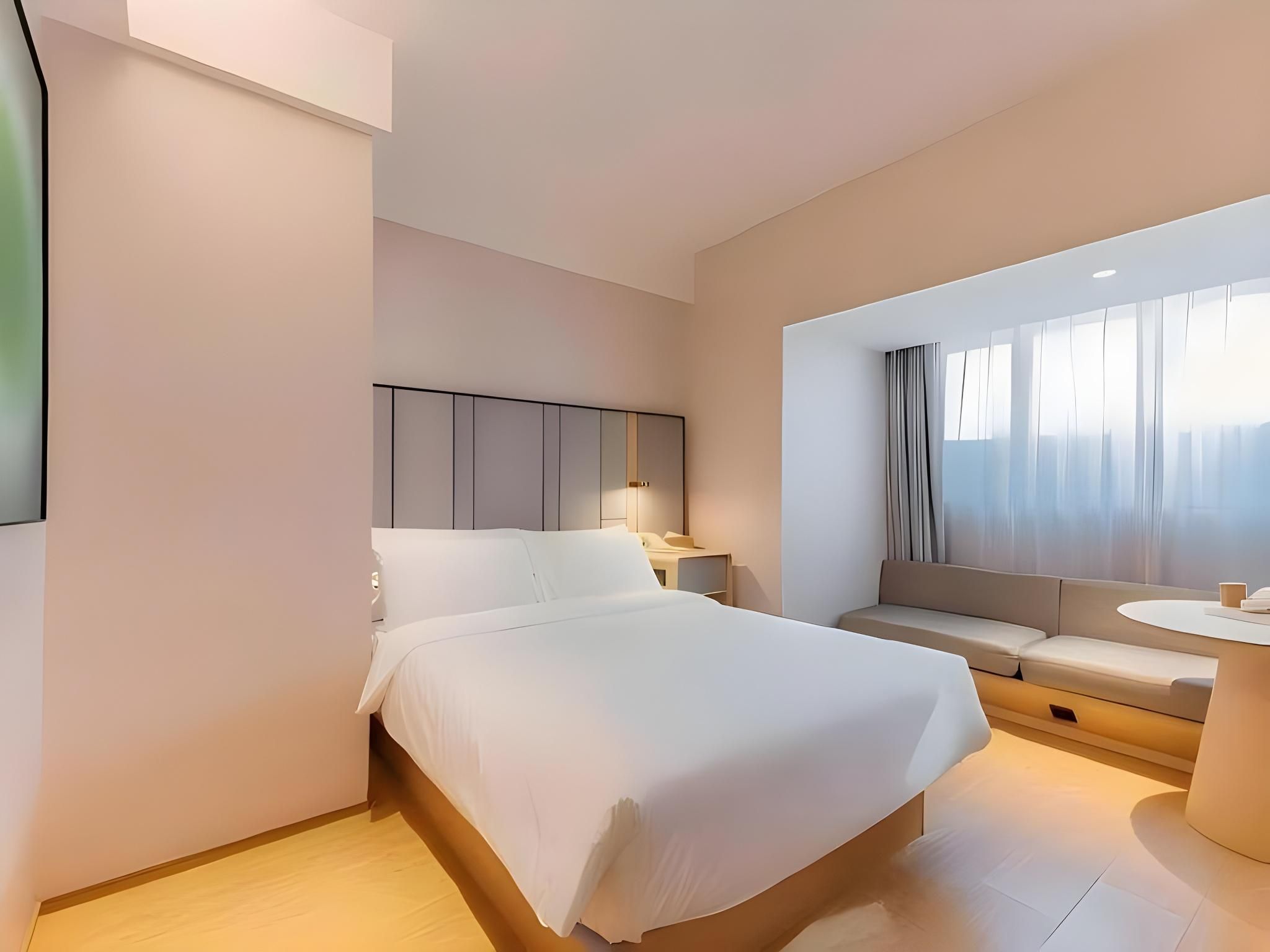 Hotel Queen Room