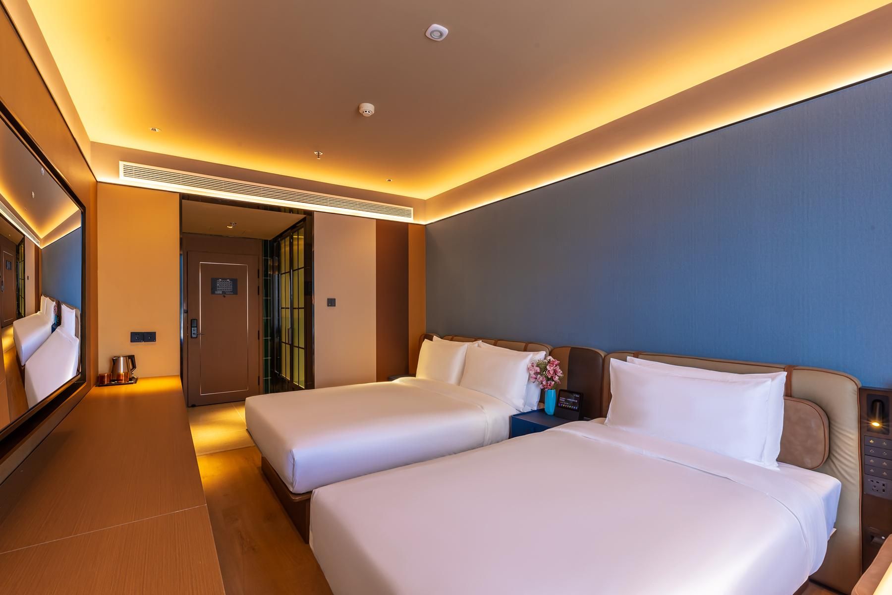 Huazhu - Family Room With View