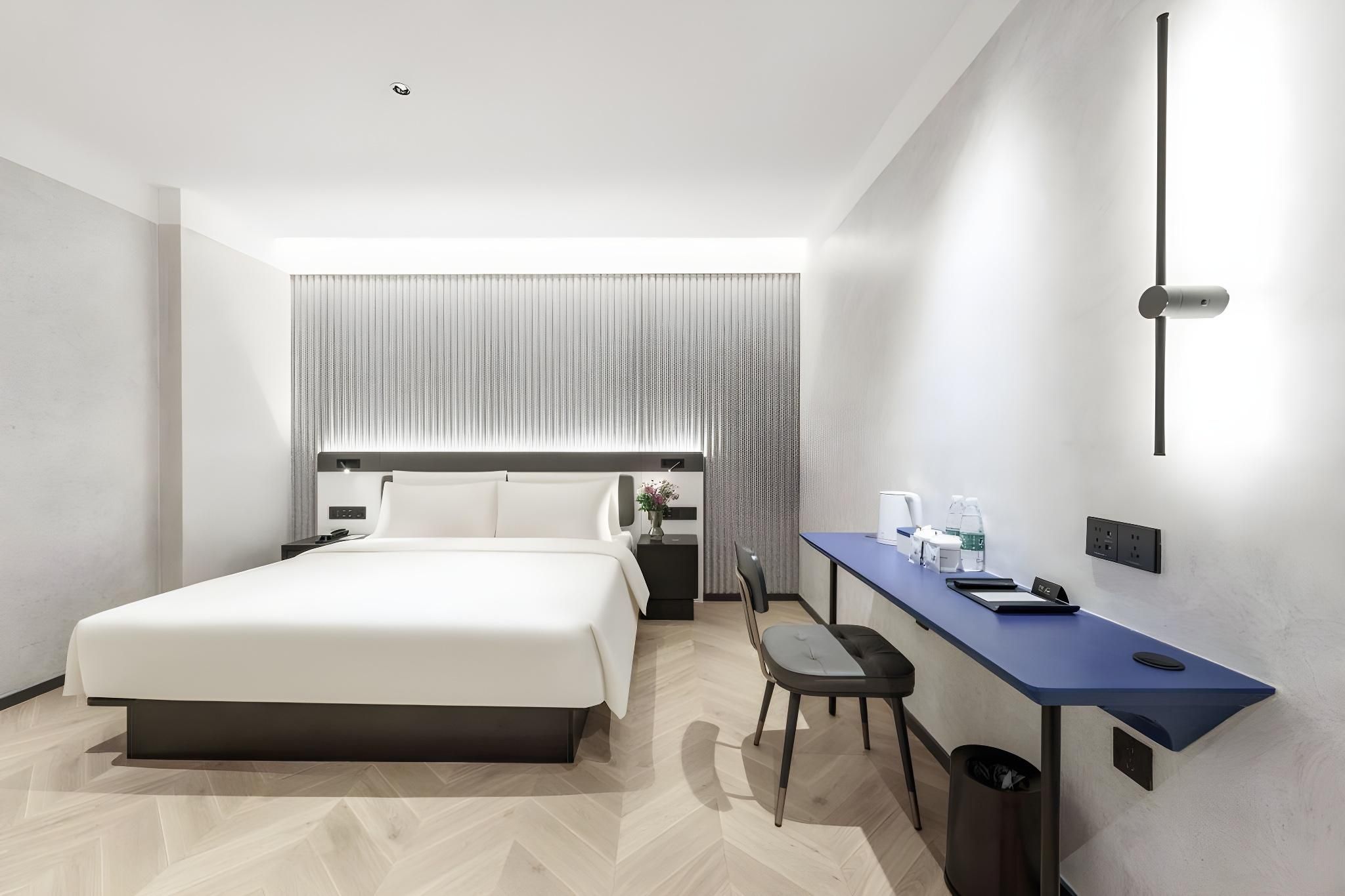 Comfort Queen Room