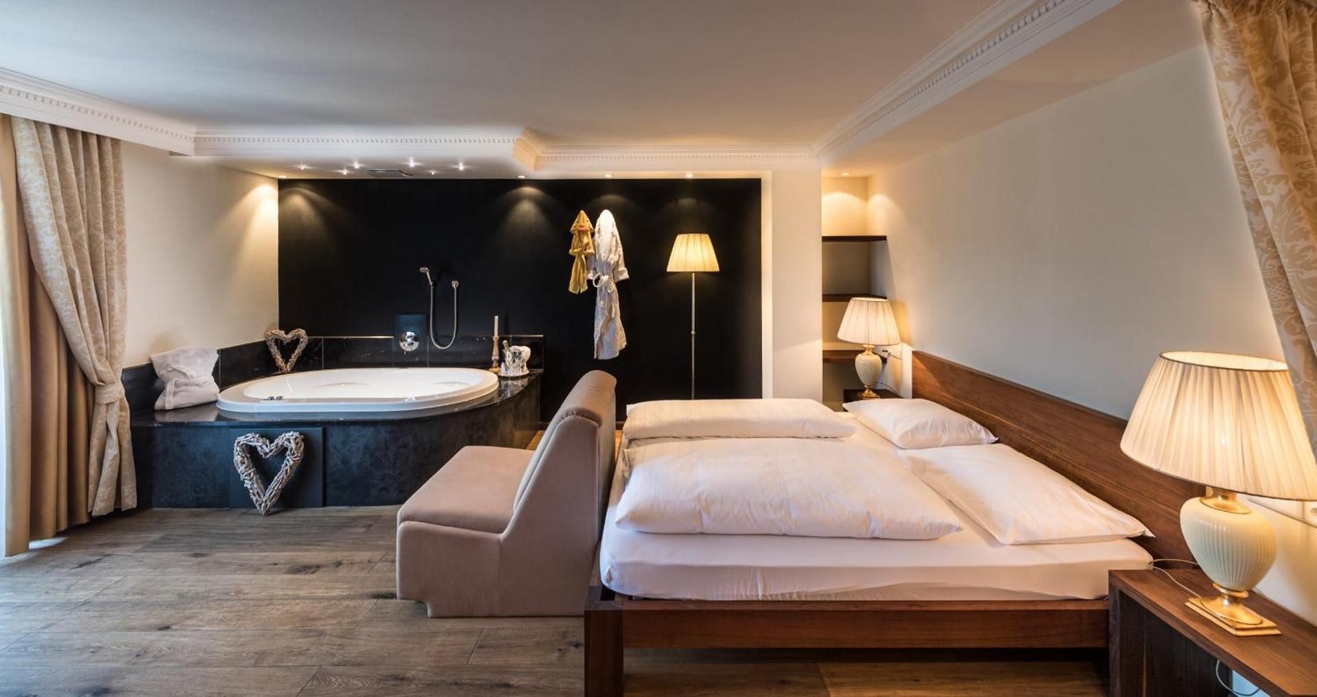 Suite with Hot Tub