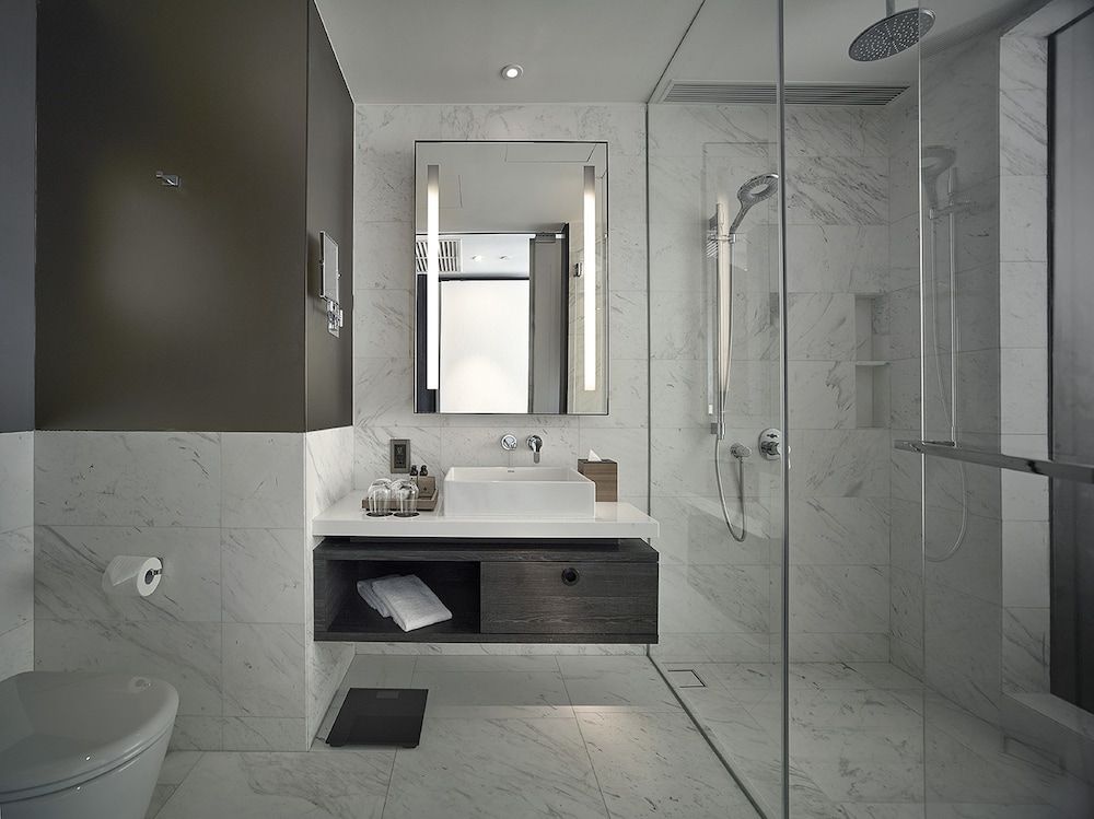 G Hotel Kelawai Deluxe Room 4