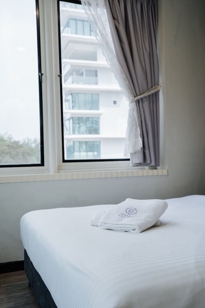 Wangs Hotel Gurney Drive Superior Double Room, 1 Bedroom, Non Smoking 4