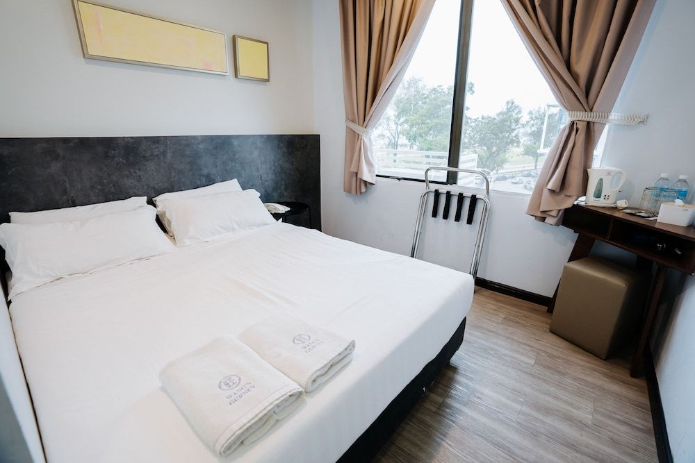 Wangs Hotel Gurney Drive Superior Double Room, 1 Bedroom, Non Smoking 5