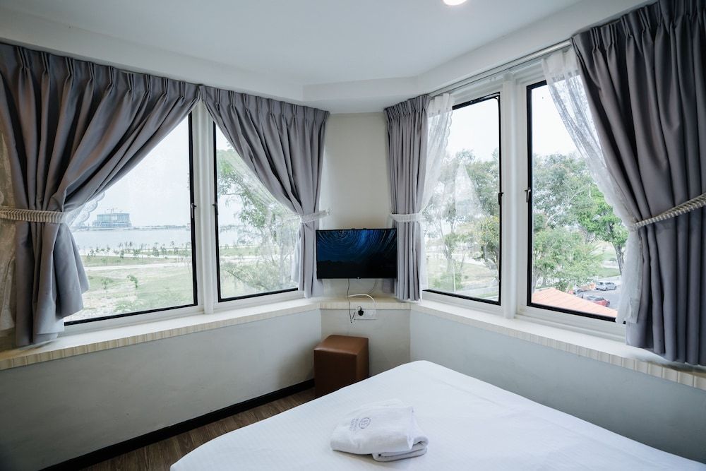 Wangs Hotel Gurney Drive Superior Double Room, 1 Bedroom, Non Smoking 3