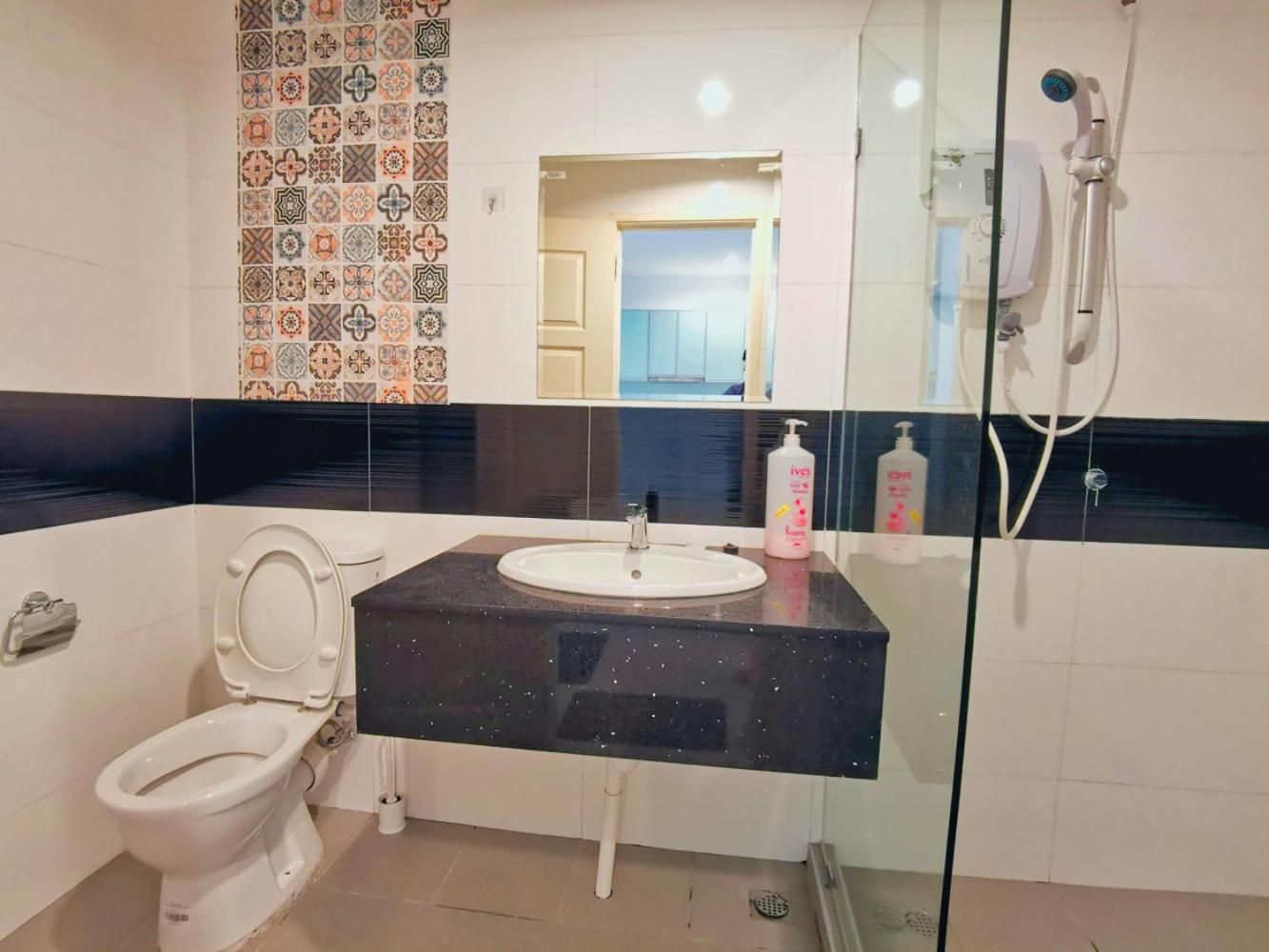 Deluxe Twin Room Type A
