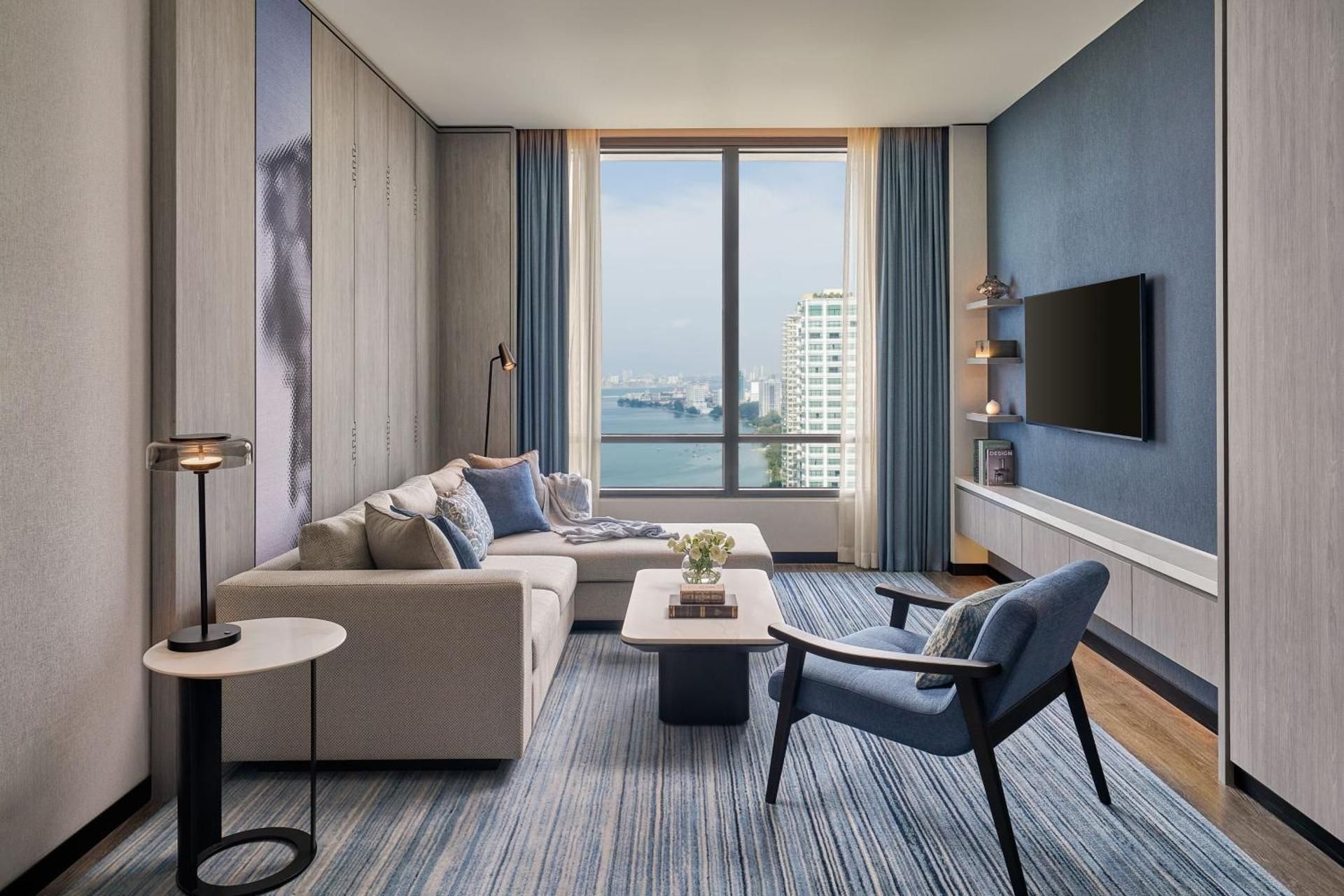 Two-Bedroom Apartment with One King and Two Twin Beds - Two Bathrooms