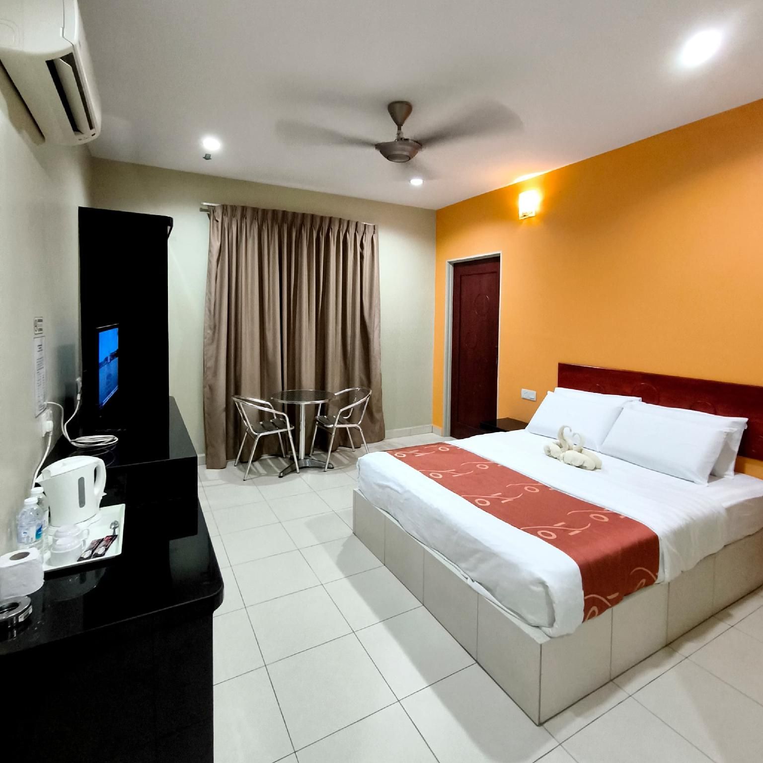 Deluxe Queen Room