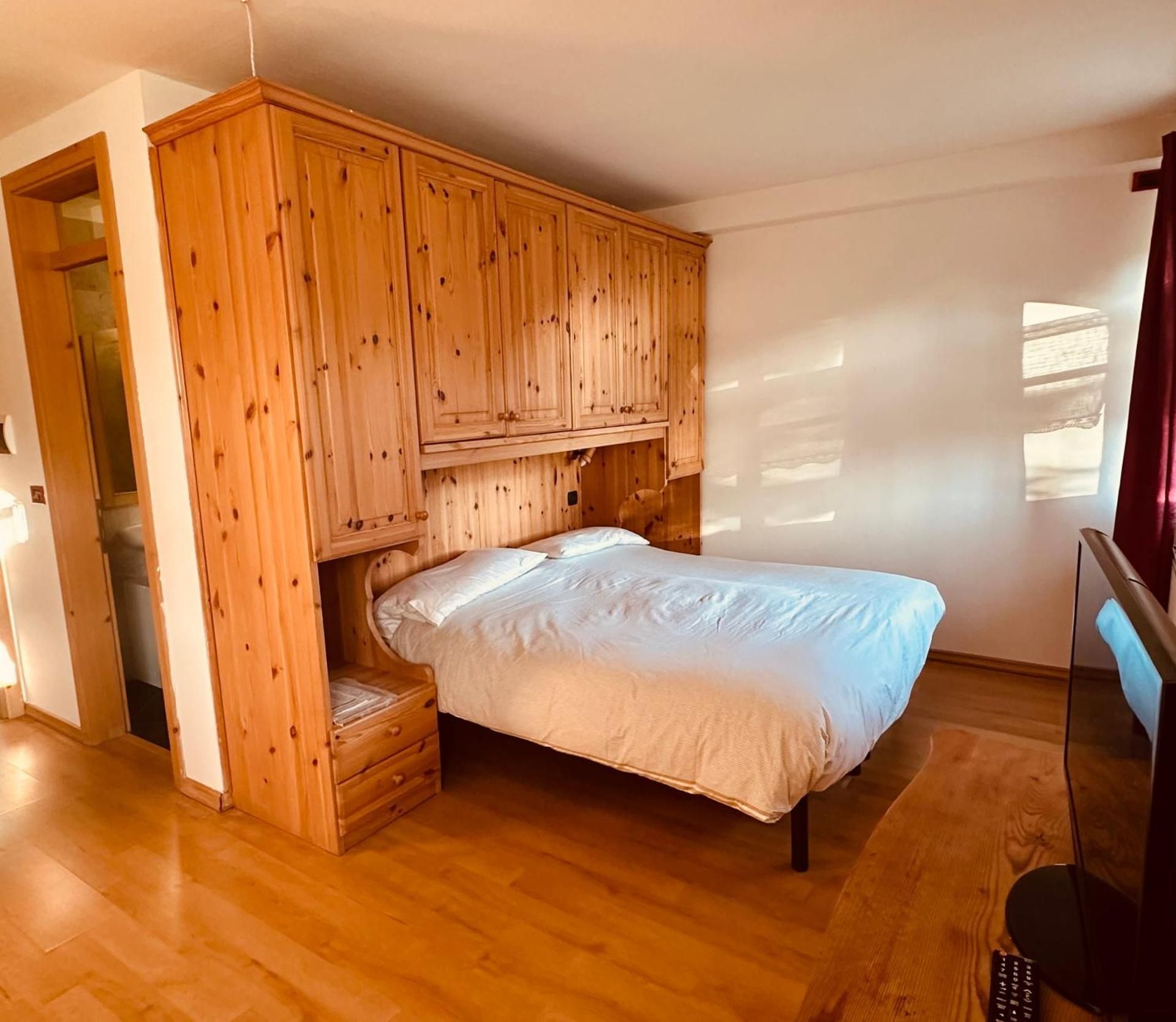 Studio (2 Adults)