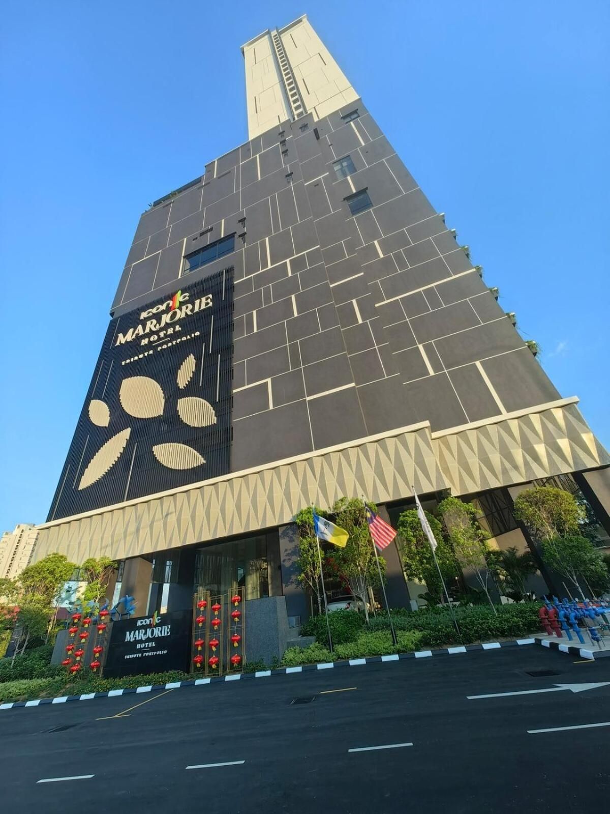 Stylish Iconic Regency #Queensbay Mall#FIZ#Airport