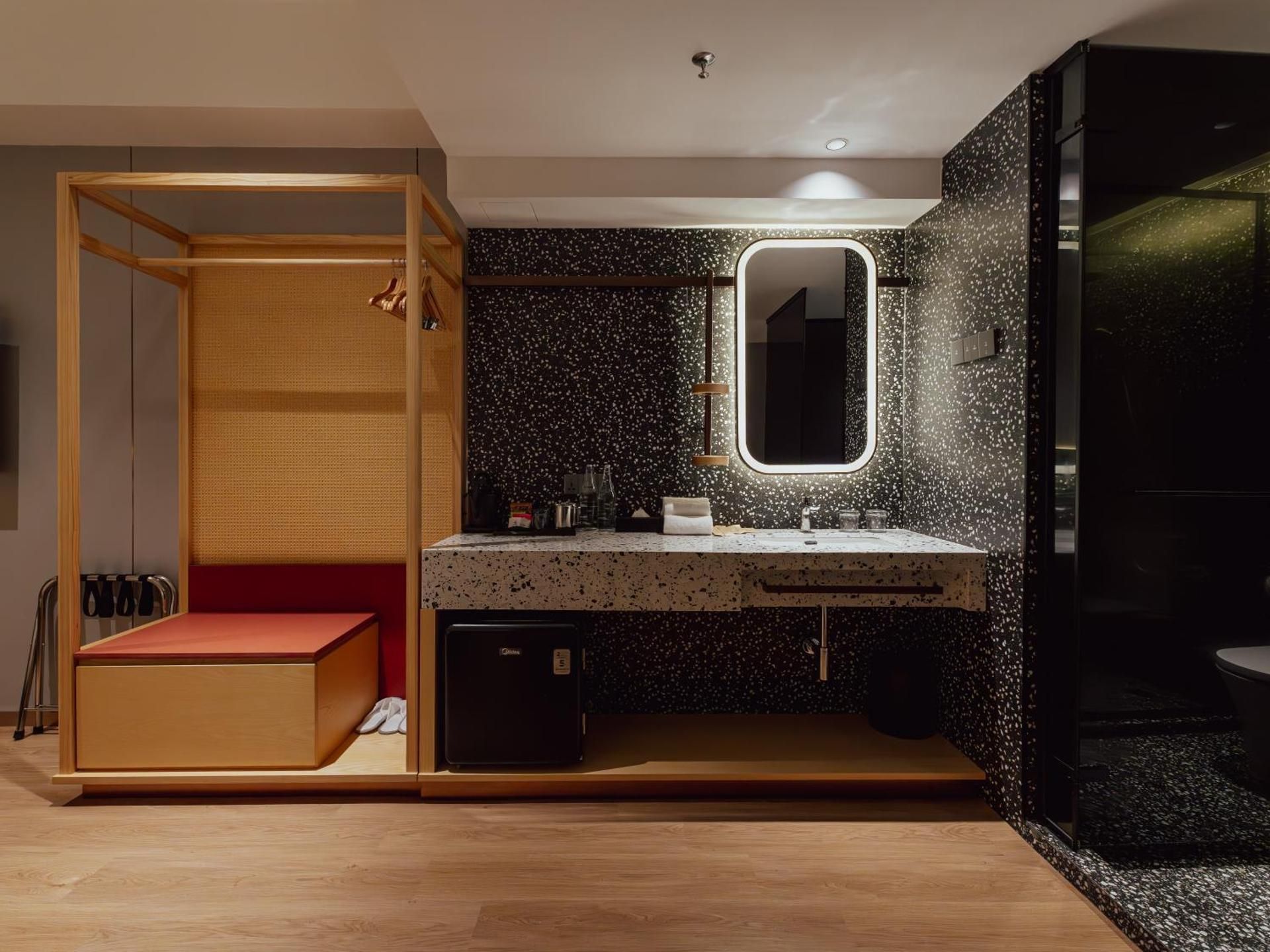 Shō Hotel BreakX Deluxe King Room 3