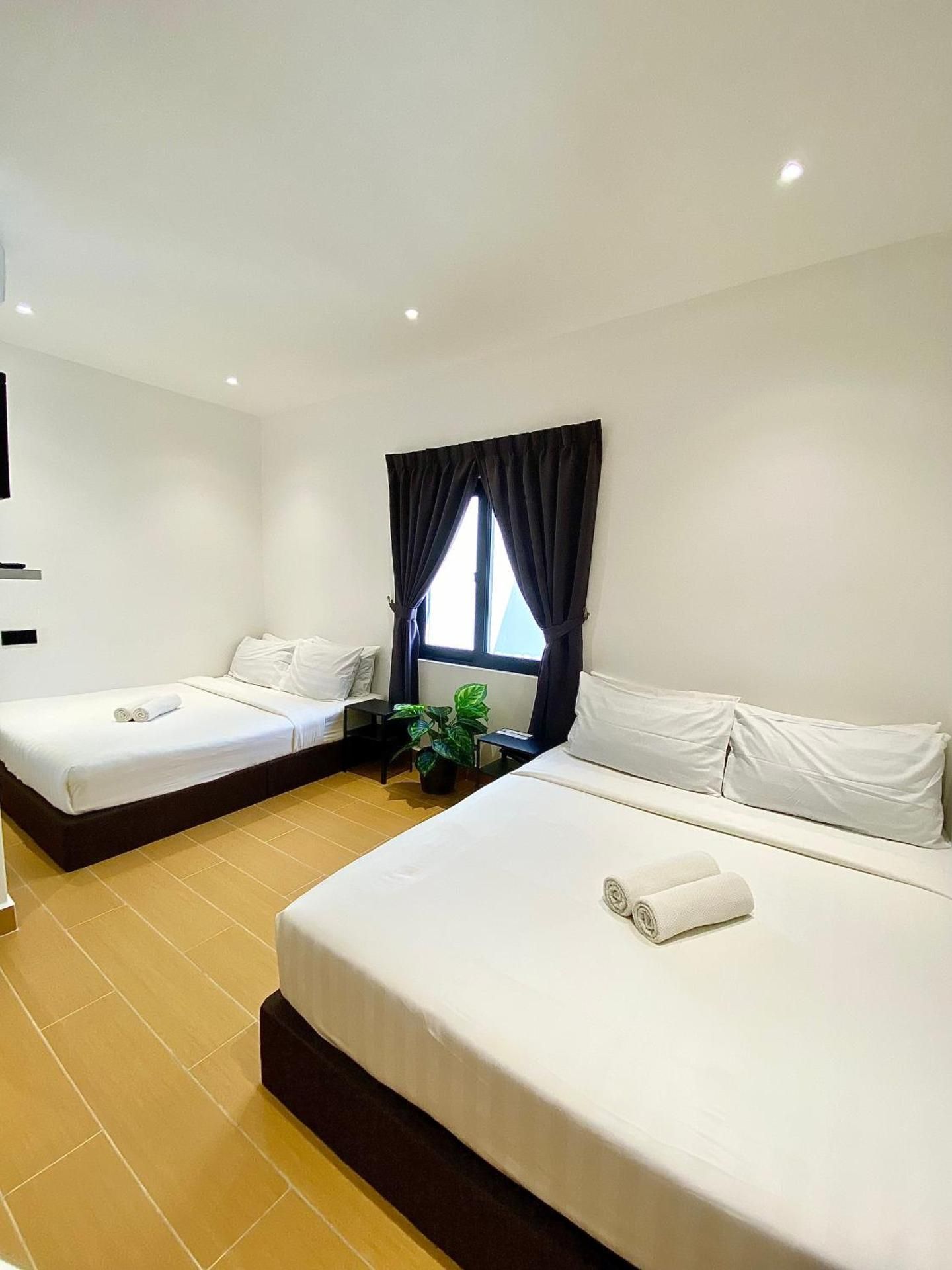 The 6N by Sky Hive Family Room 2