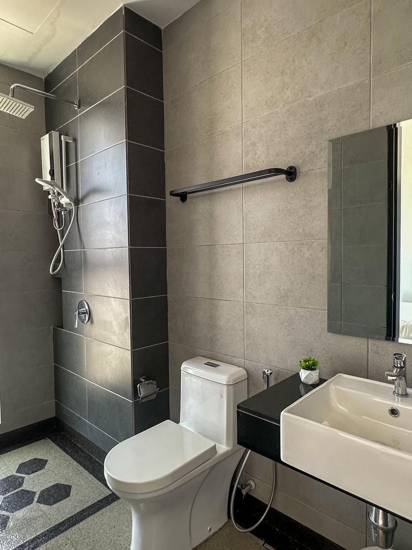 2 Bedroom Apartment with Land View
