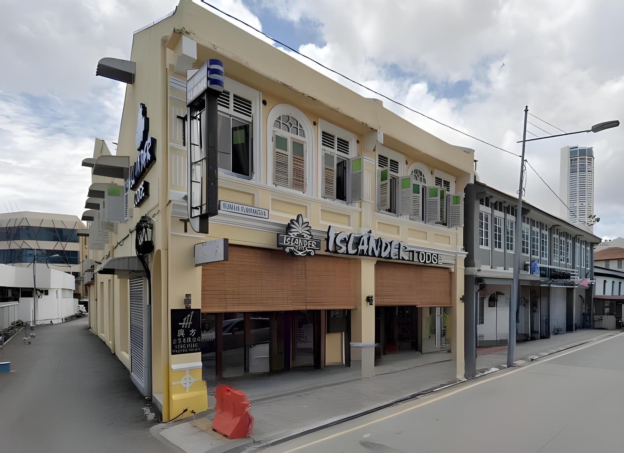 Islander Lodge by LWE