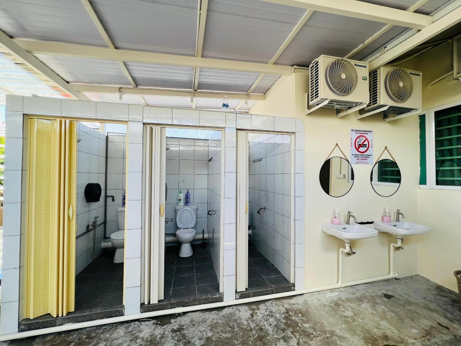Basic Triple Room with Shared Bathroom
