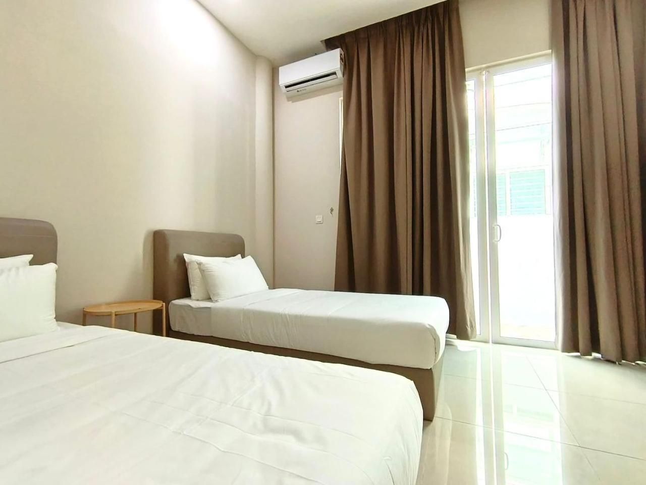 Twin Room with Shared Bathroom