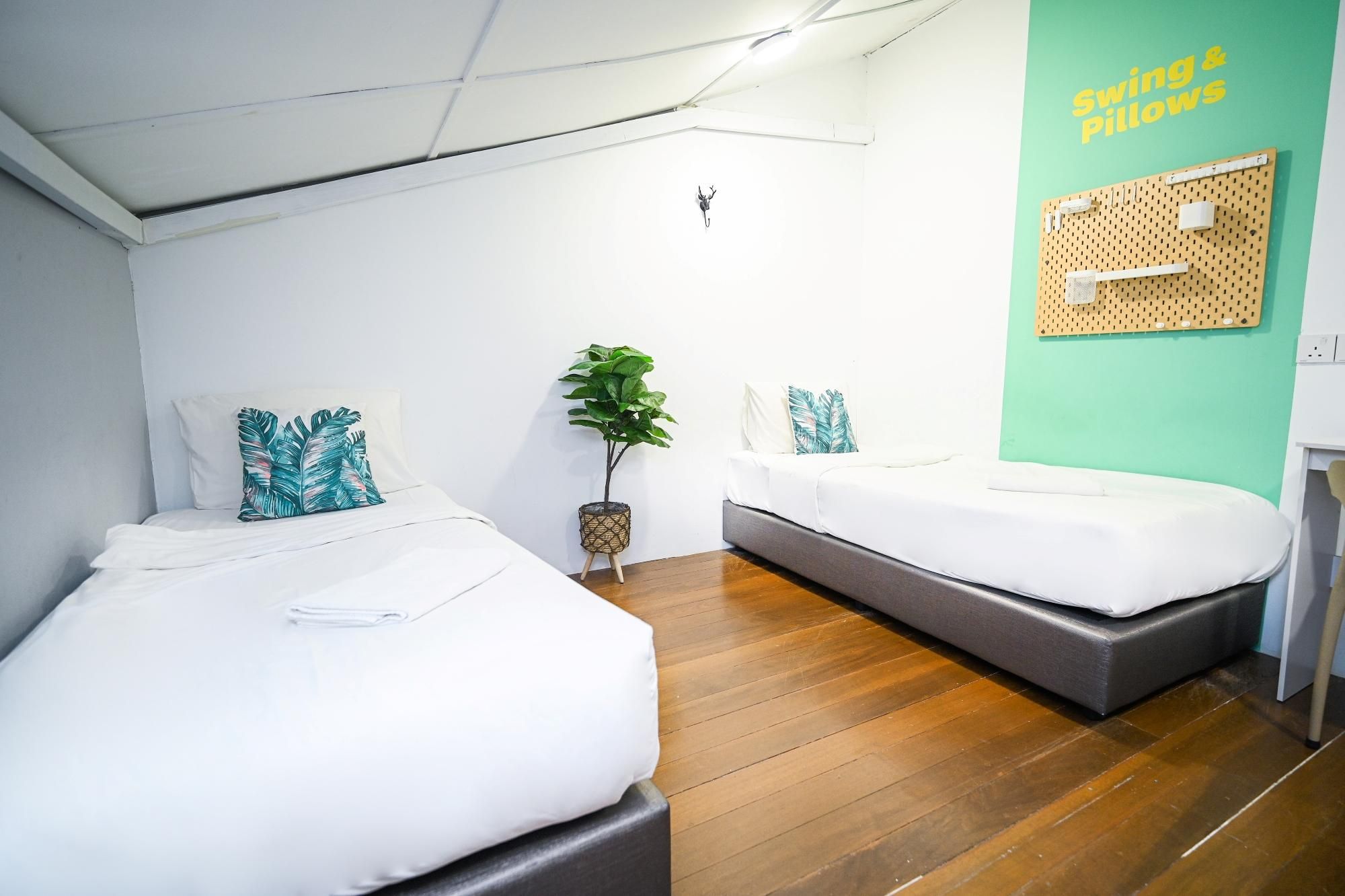 Swing & Pillows @ Beach Street Twin Room with Shared Bathroom 2