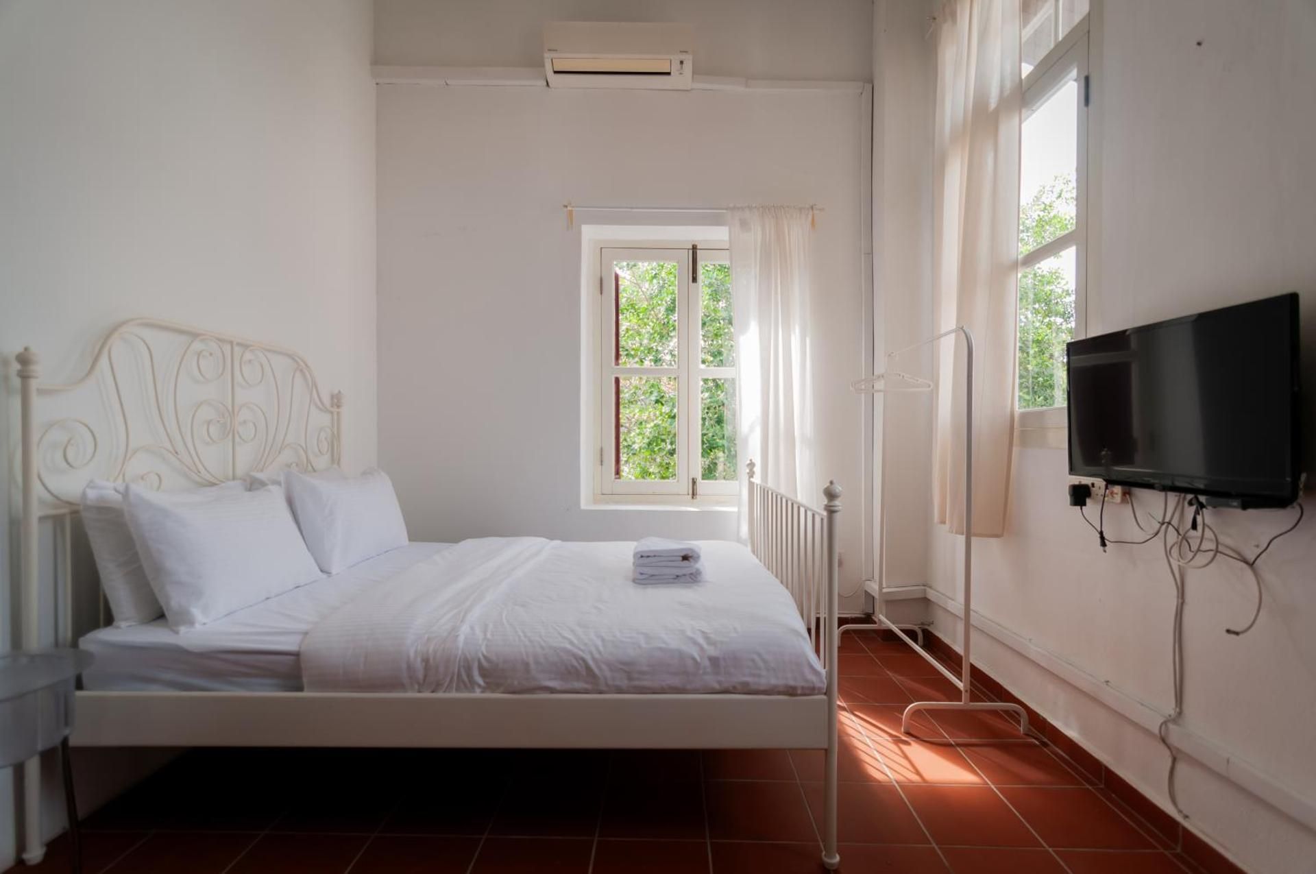 Queen Room with Shared Bathroom