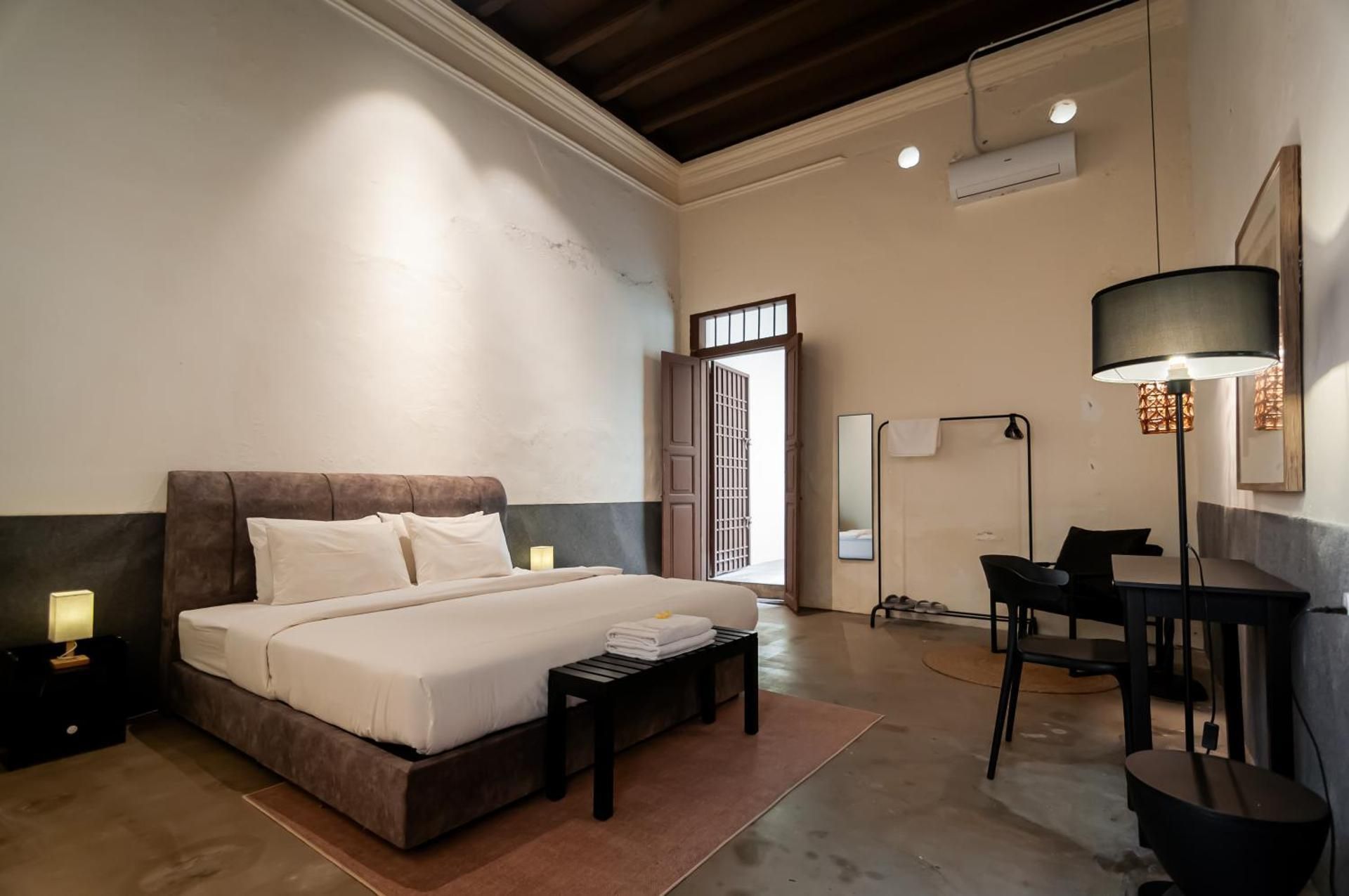 King Room with Courtyard View
