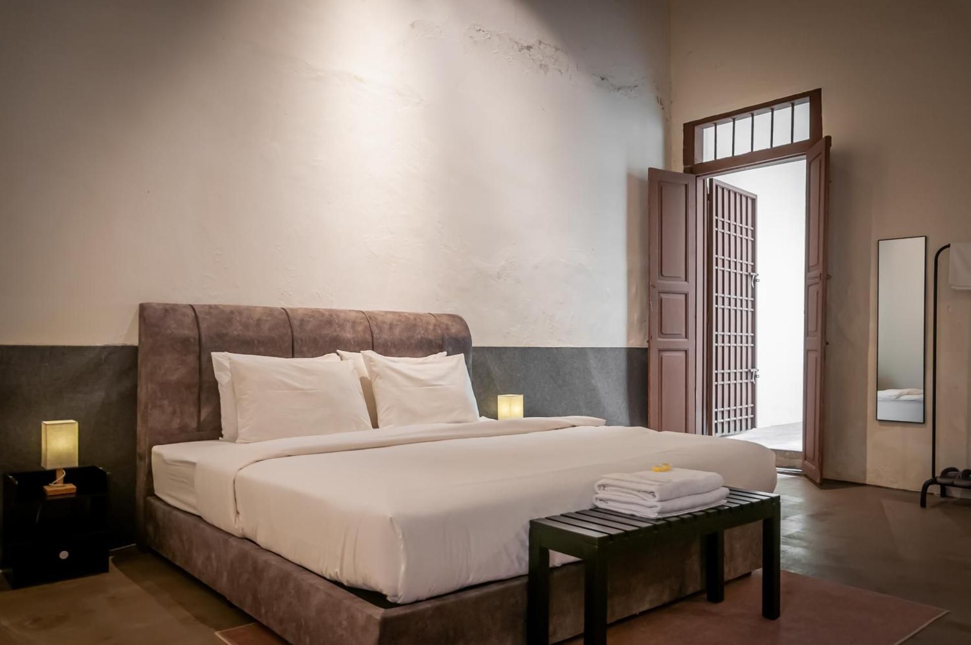 King Room with Courtyard View