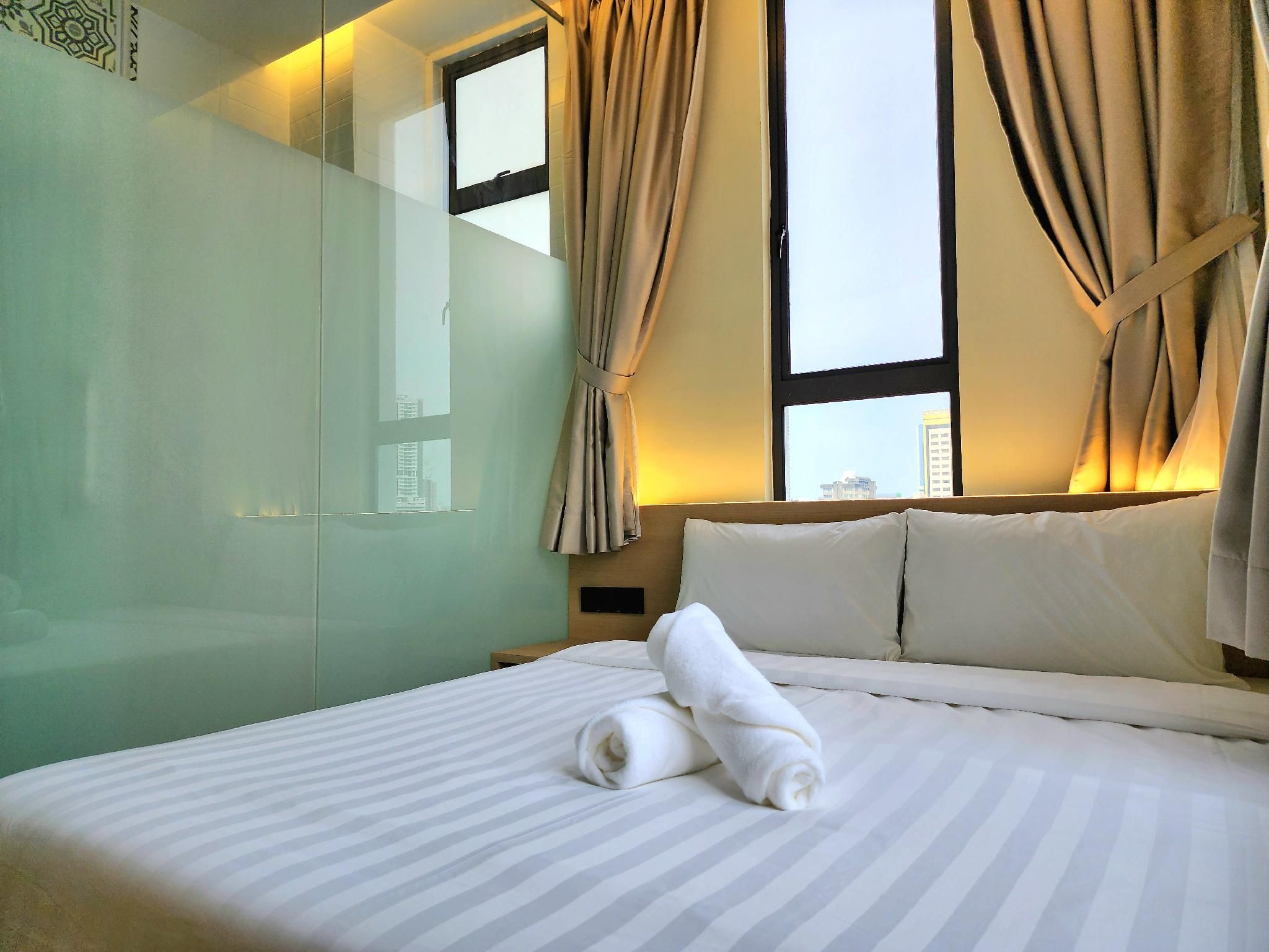 Georgetown AY Hotel Deluxe Queen Room 2