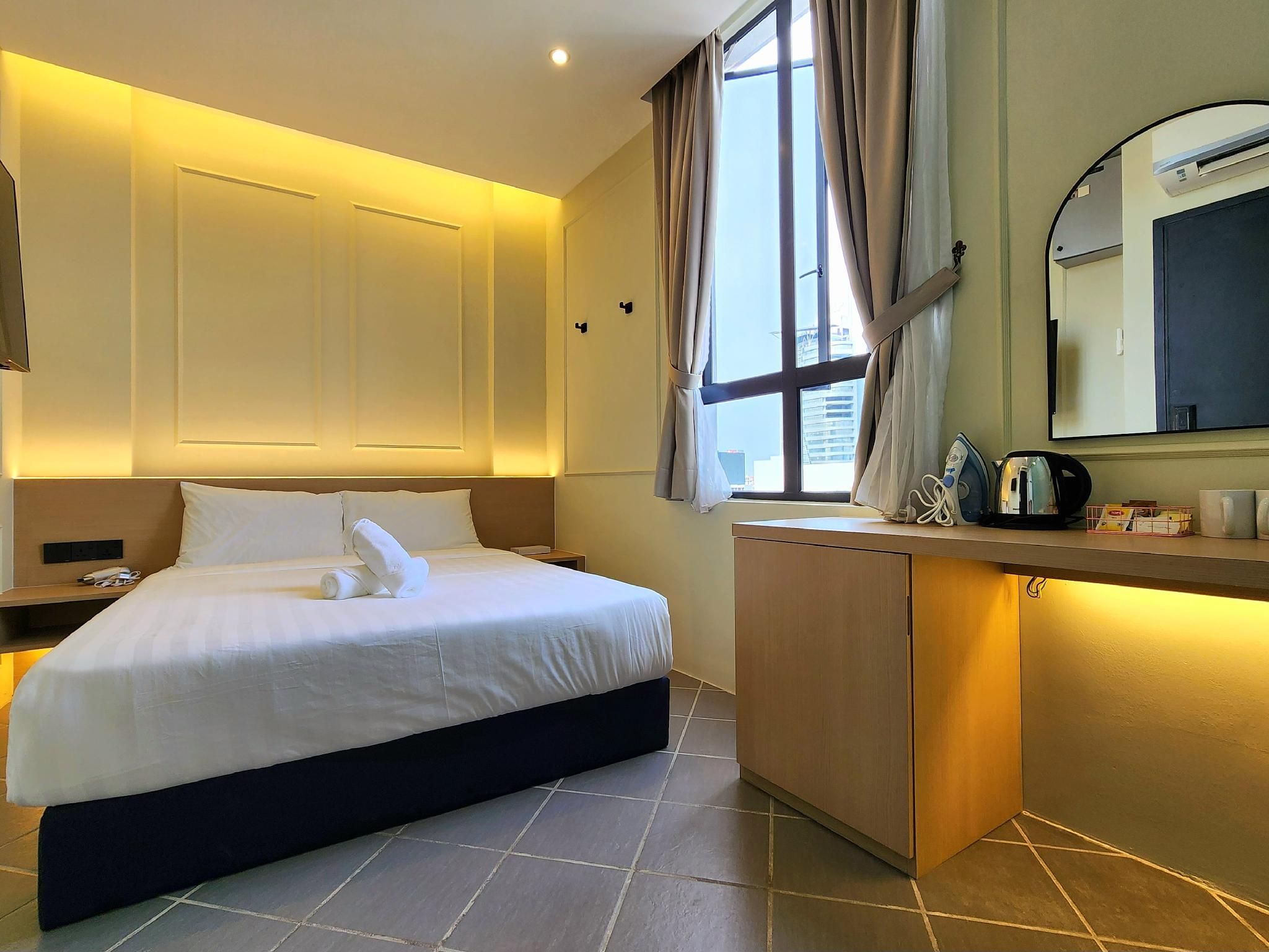 Georgetown AY Hotel Deluxe Queen Room