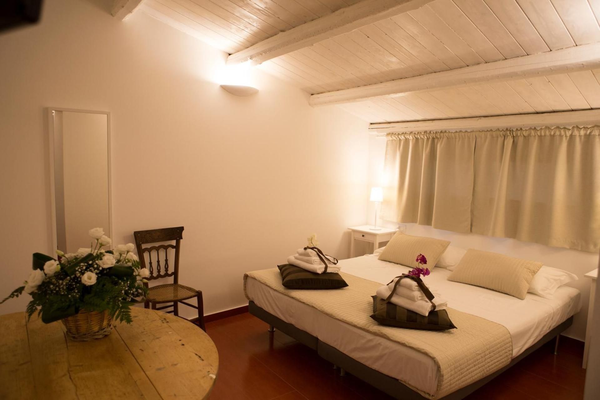 Yhomisus Double Room with Terrace
