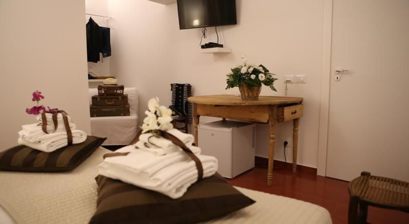 Yhomisus Double Room with Terrace 3